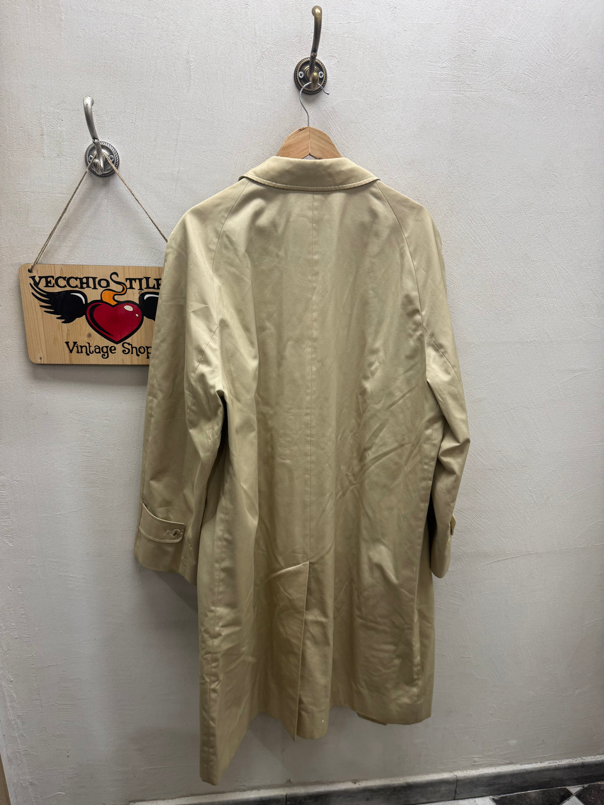 AQUASCUTUM OF LONDON