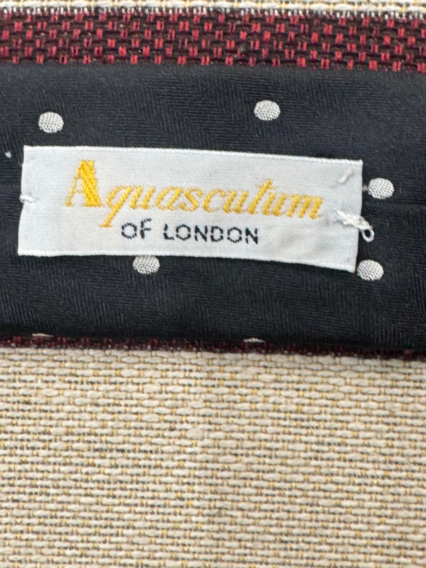 AQUASCUTUM OF LONDON