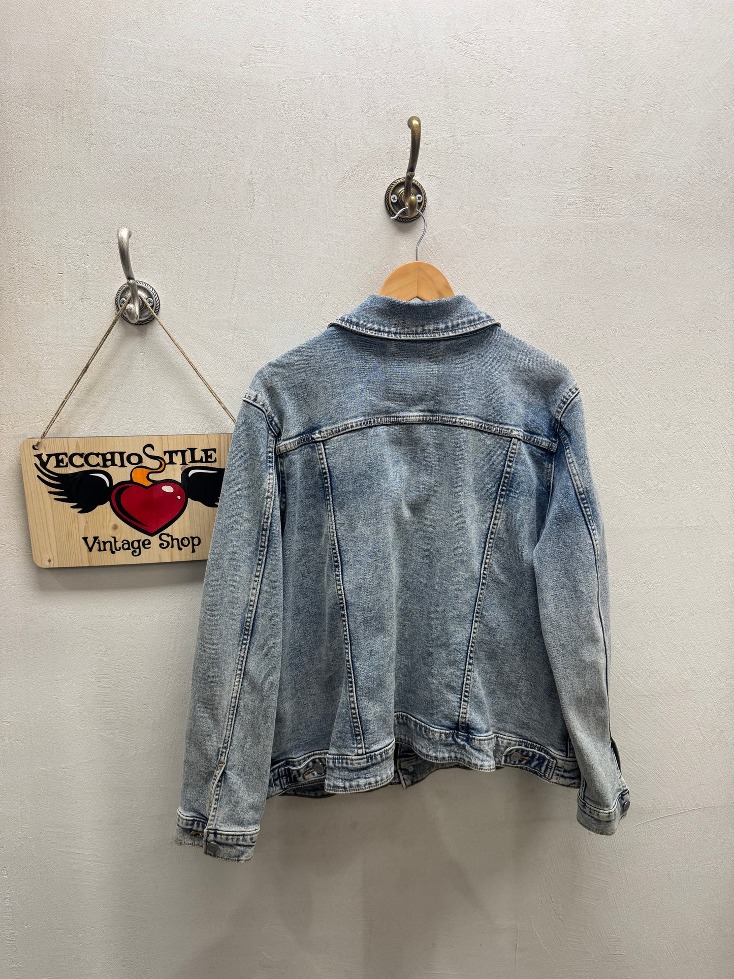 LEVI’S