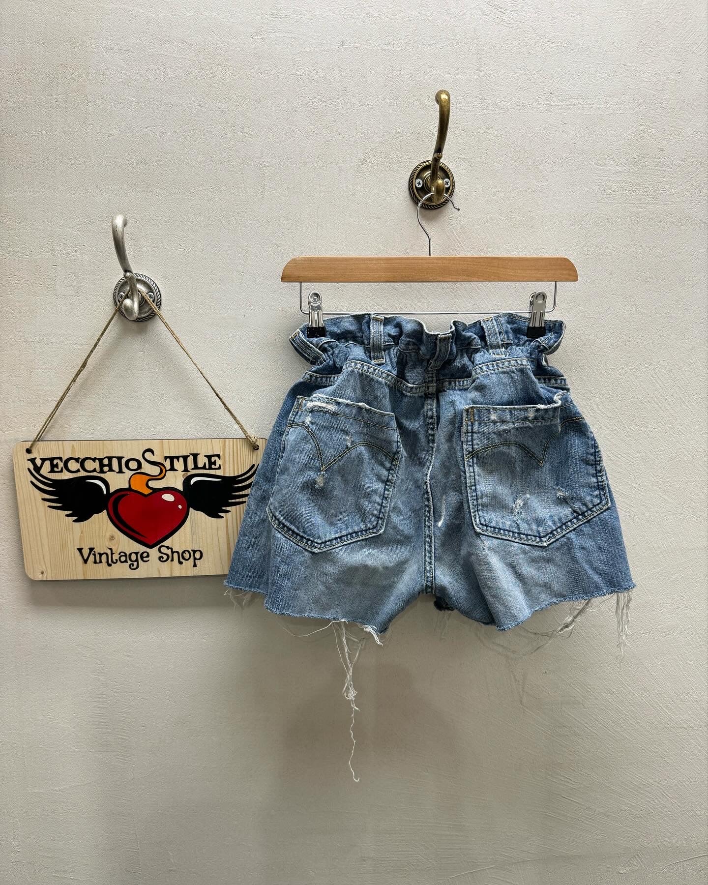 LEVI’S
