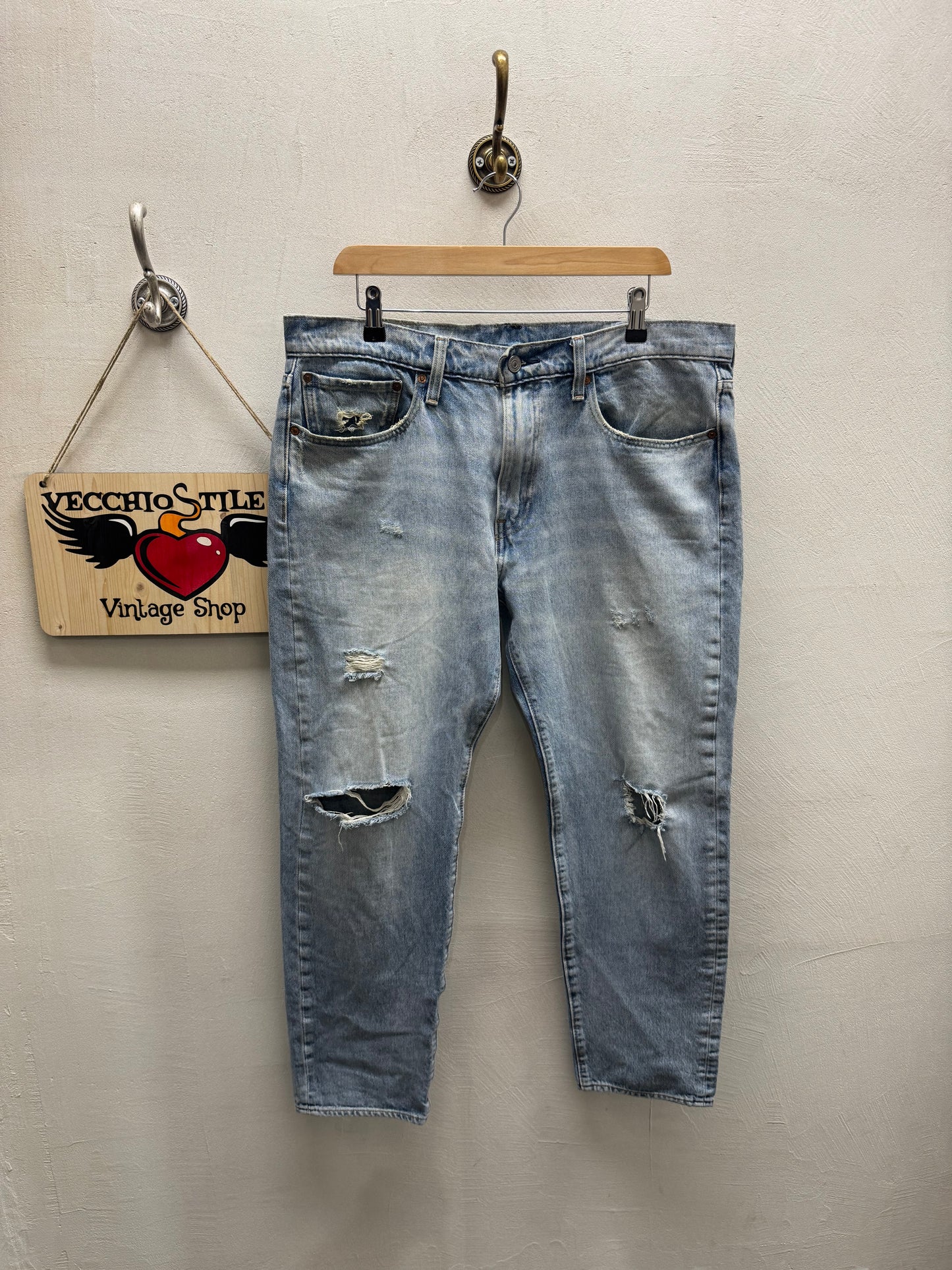 LEVI’S HI-BALL