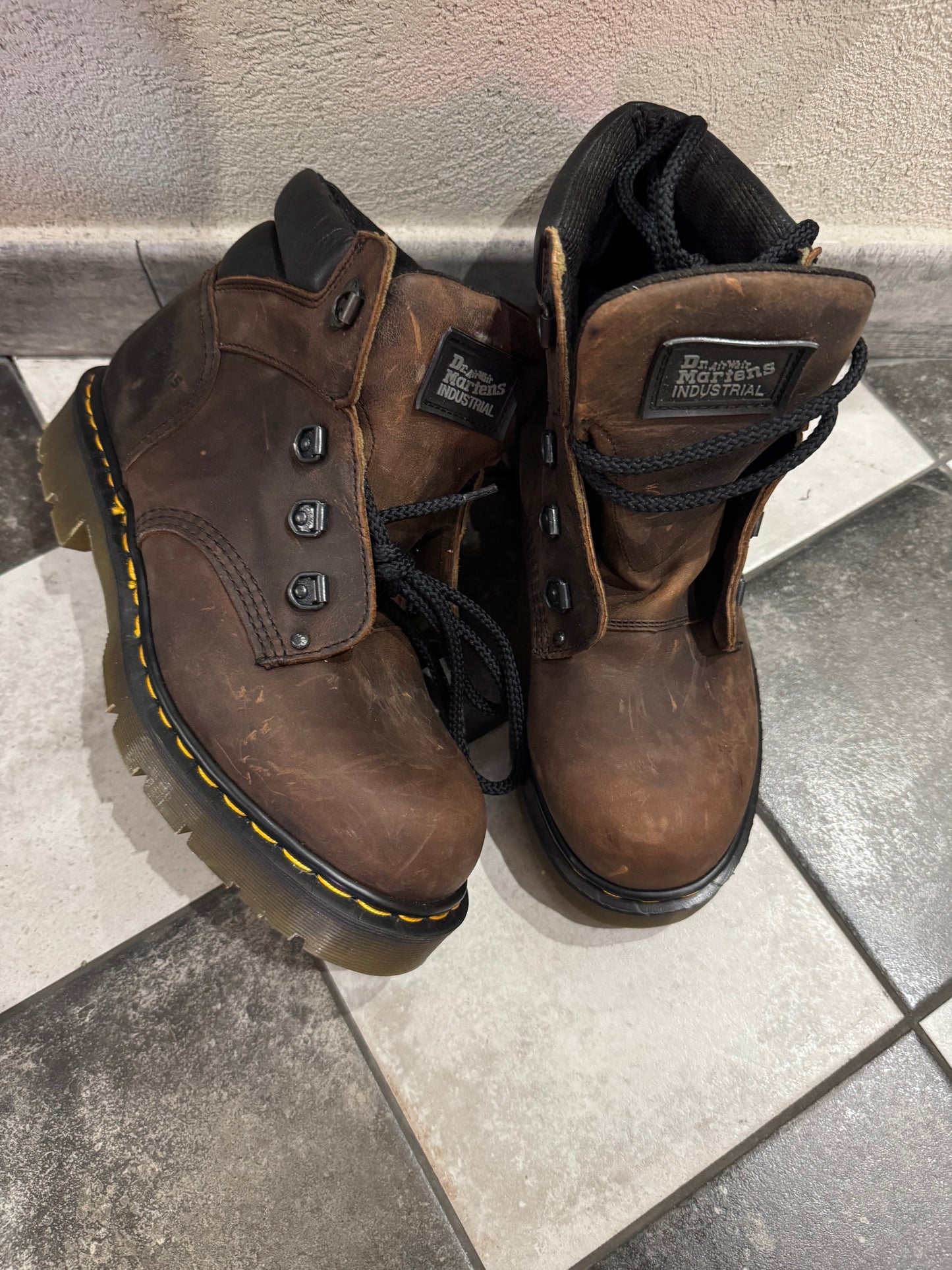 DR MARTENS INDUSTRIAL MADE IN ENGLAND