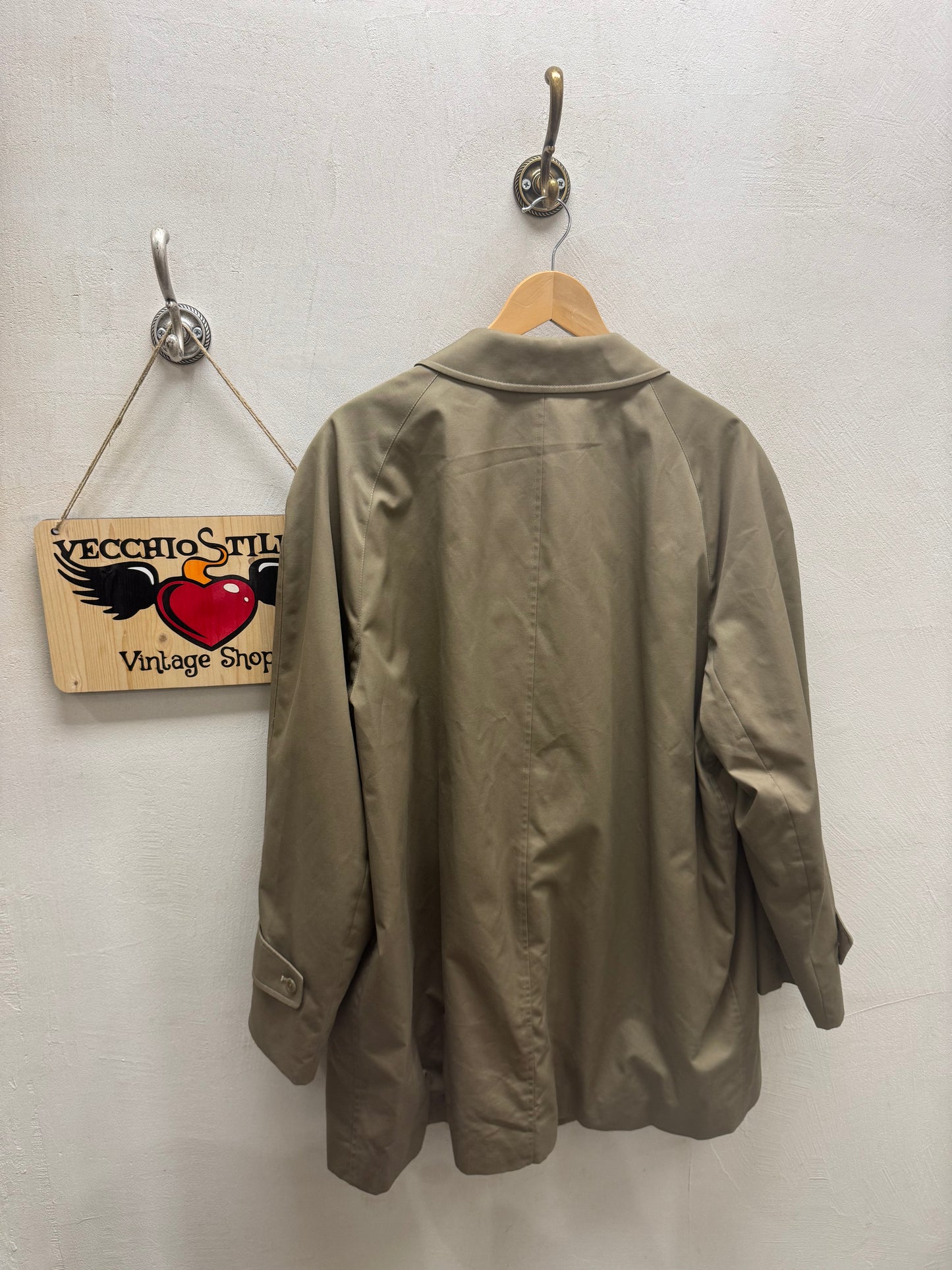 AQUASCUTUM OF LONDON