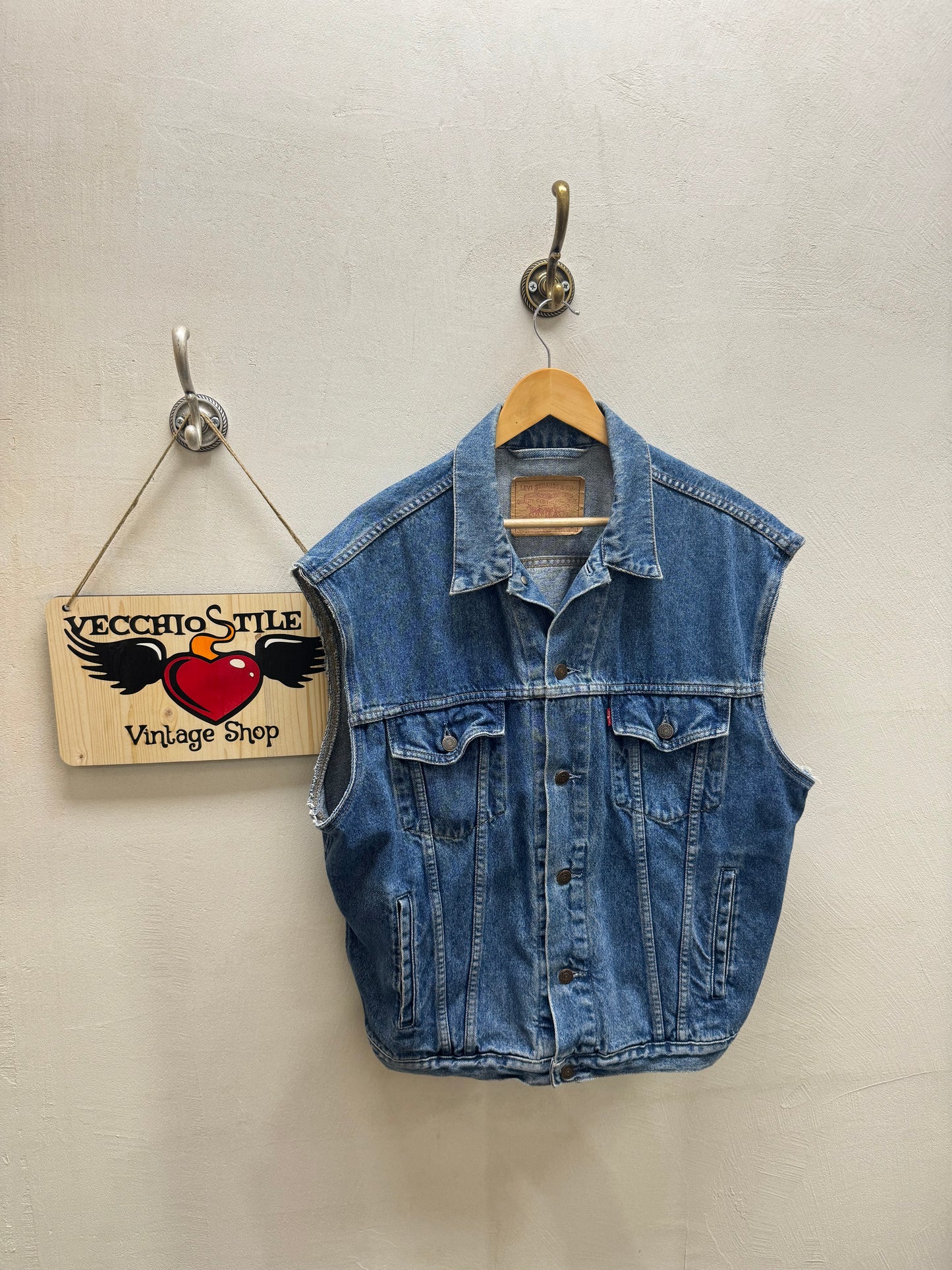 LEVI’S