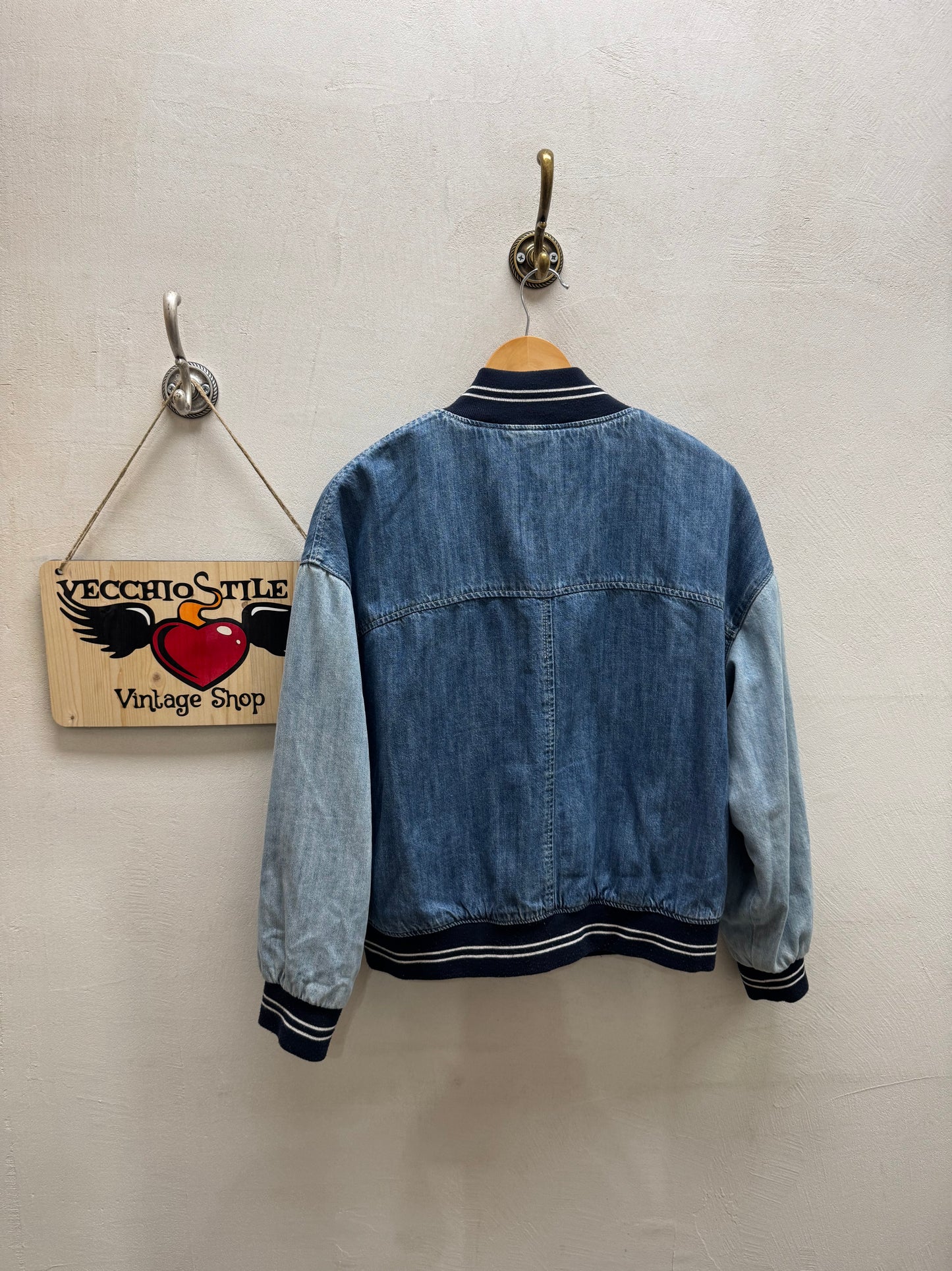 LEVI’S