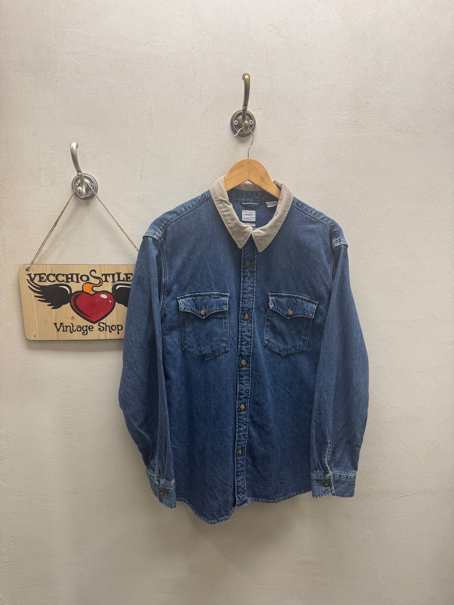 LEVI’S