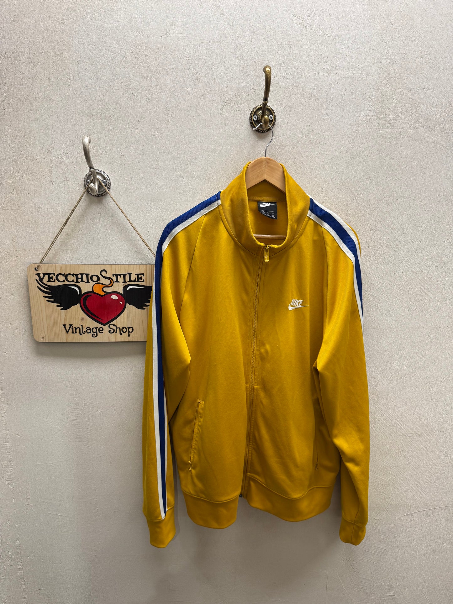 NIKE