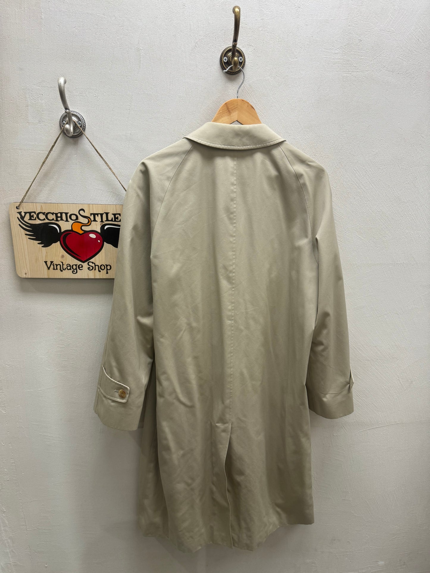AQUASCUTUM OF LONDON