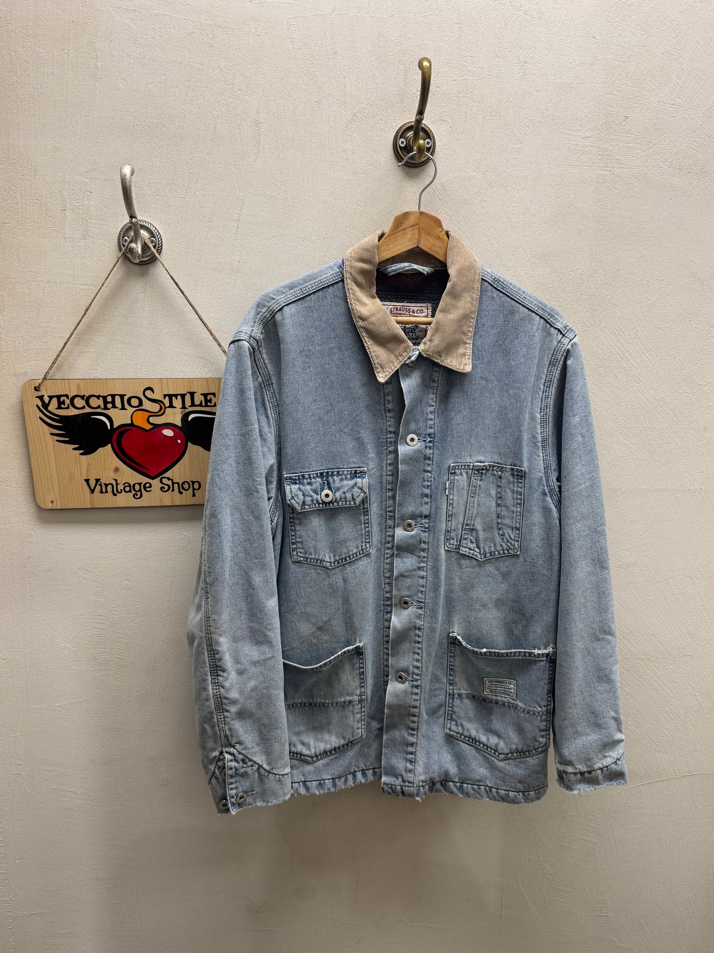 LEVI’S WHITE TAB