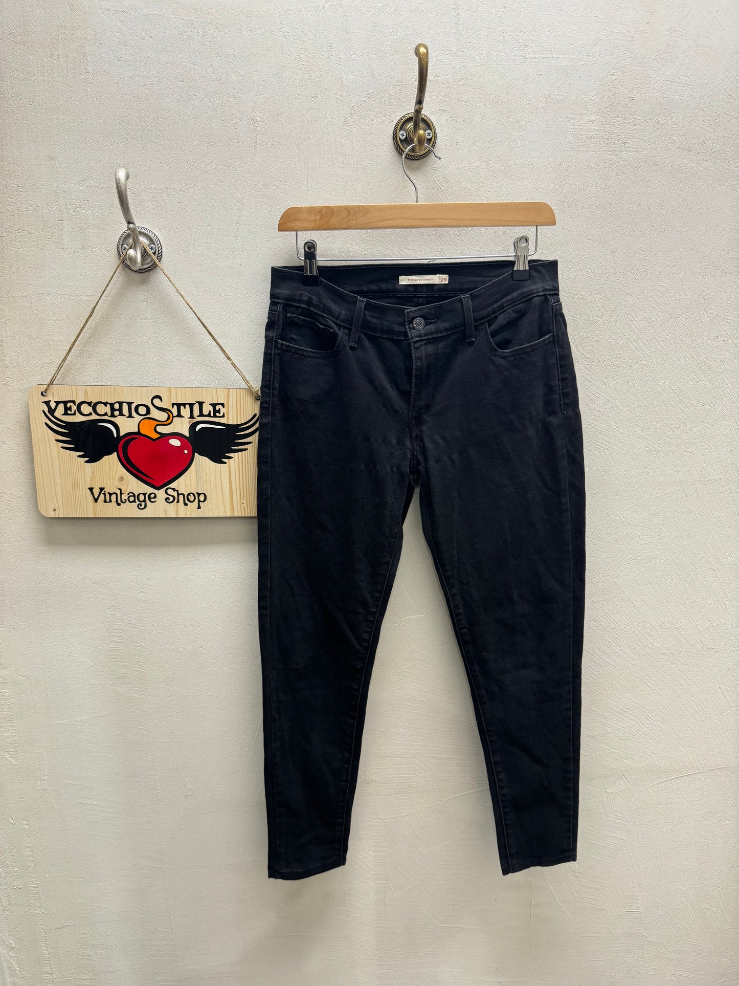 LEVI’S 710