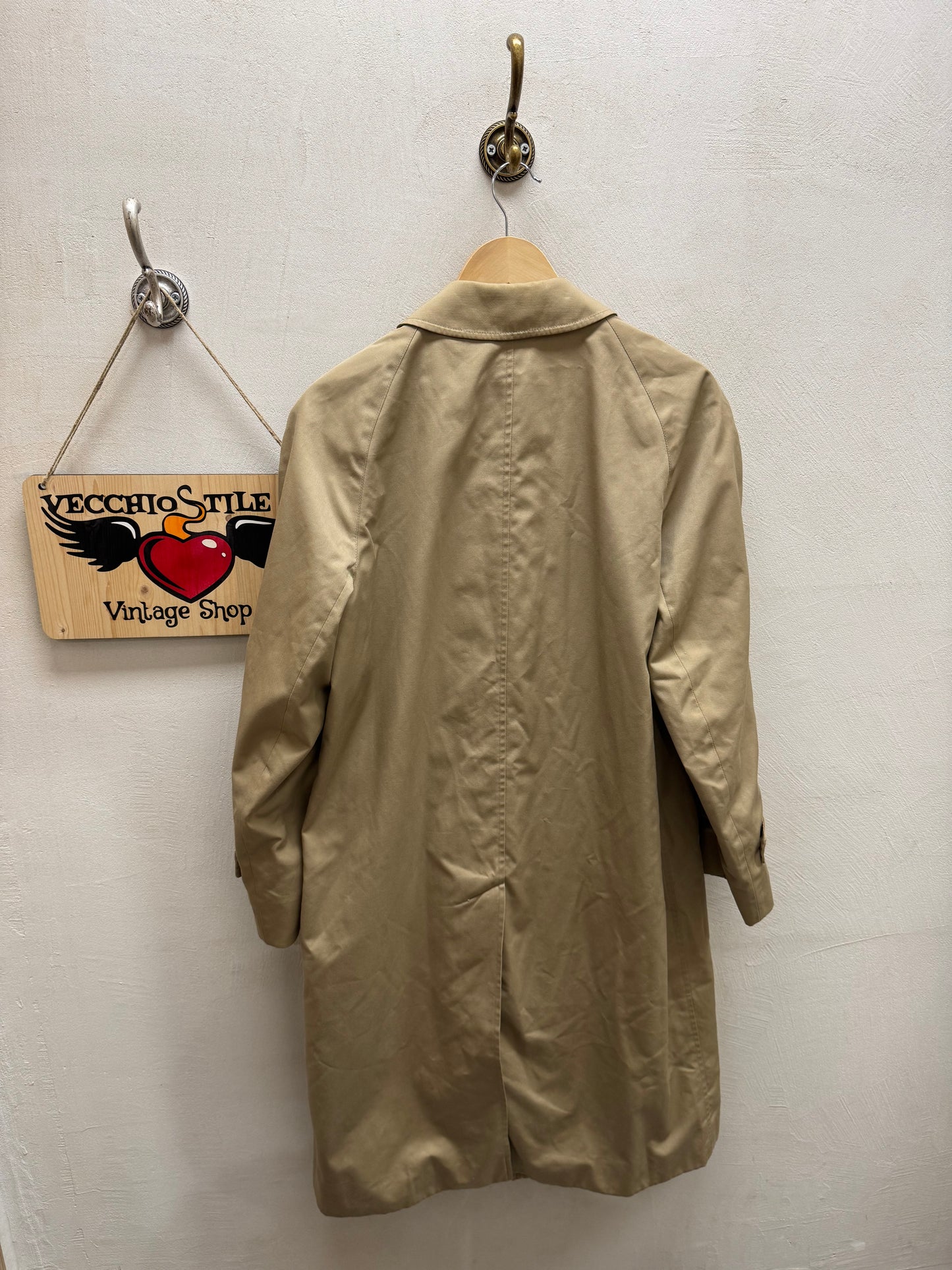 AQUASCUTUM OF LONDON