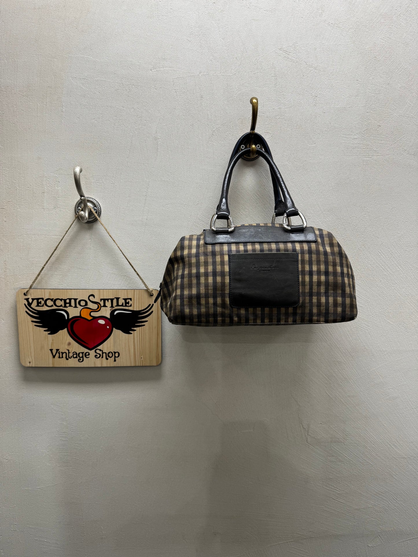 AQUASCUTUM OF LONDON