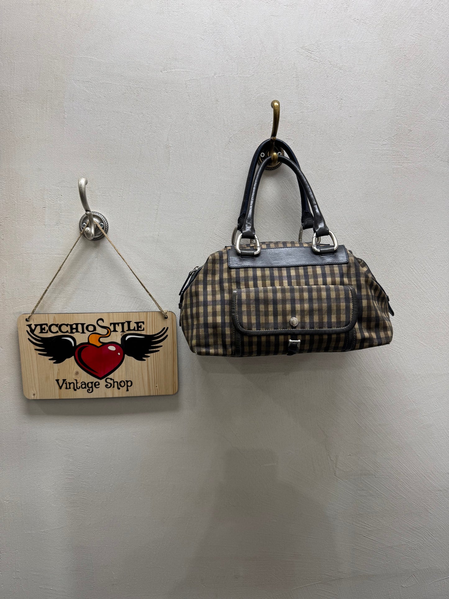 AQUASCUTUM OF LONDON