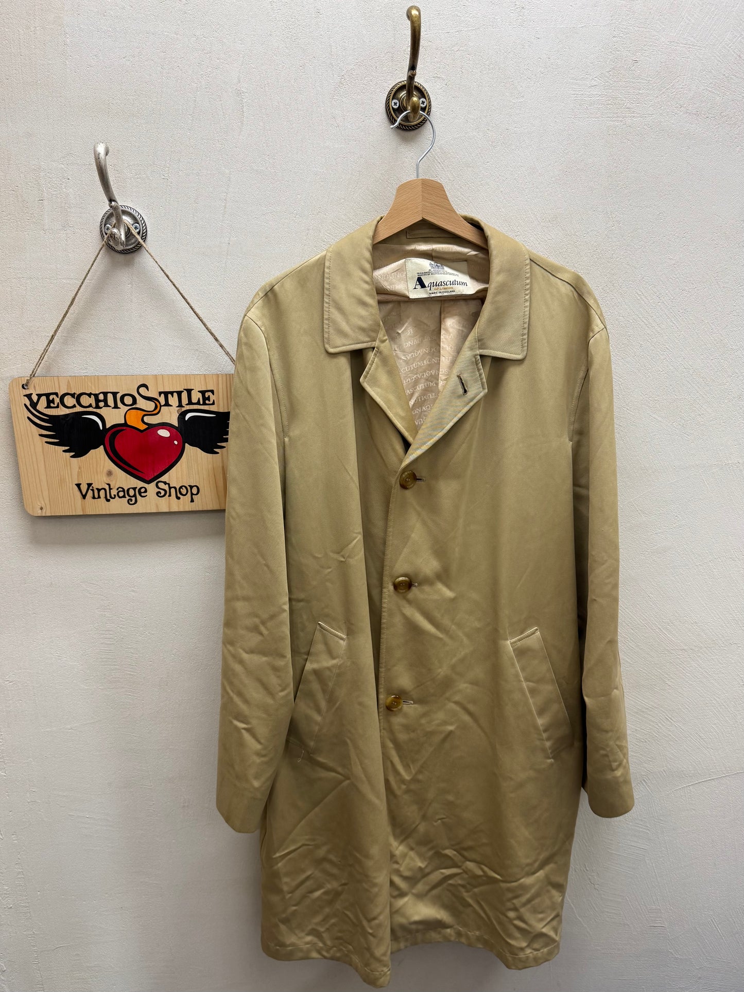 AQUASCUTUM OF LONDON