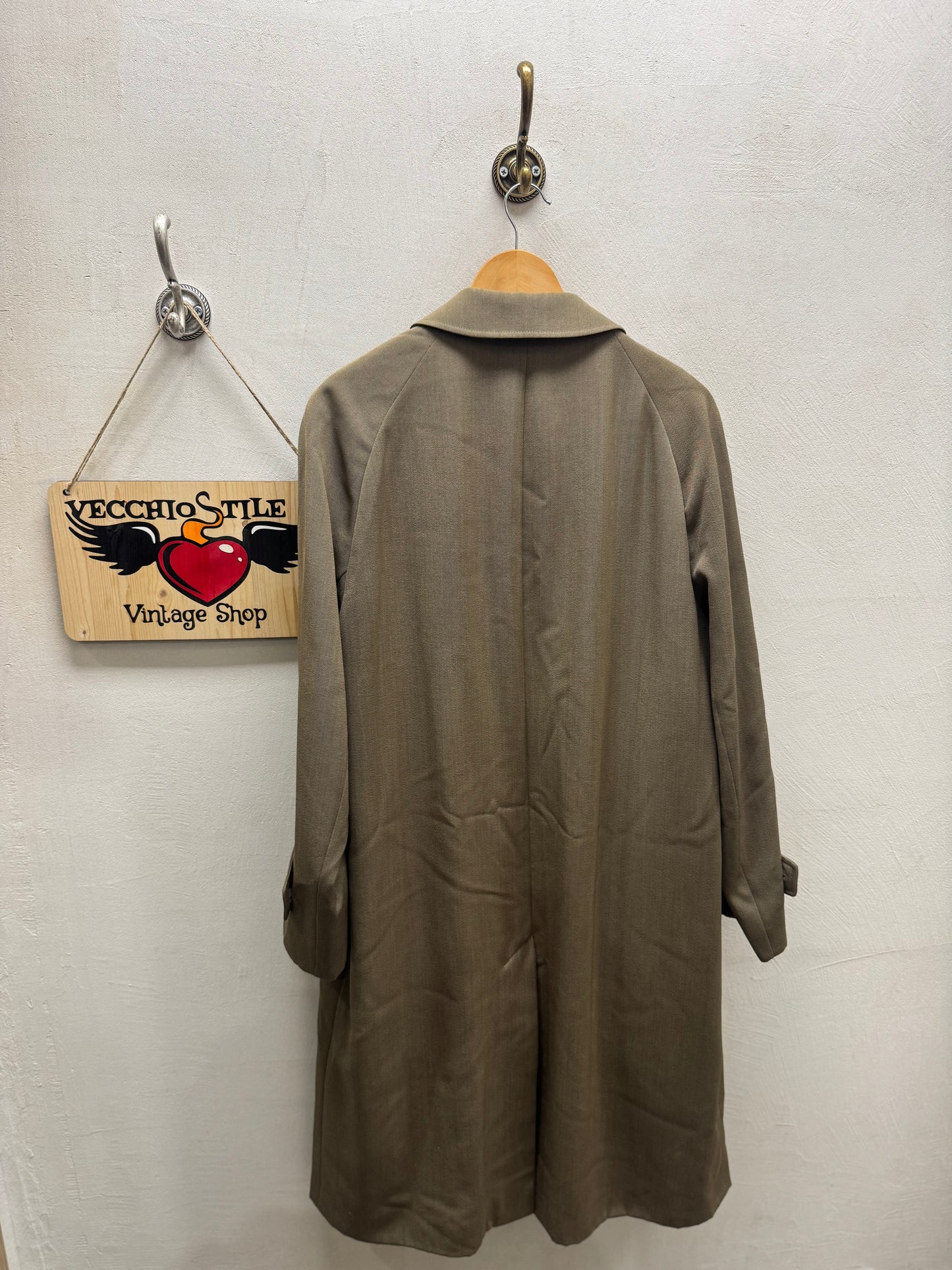 AQUASCUTUM OF LONDON