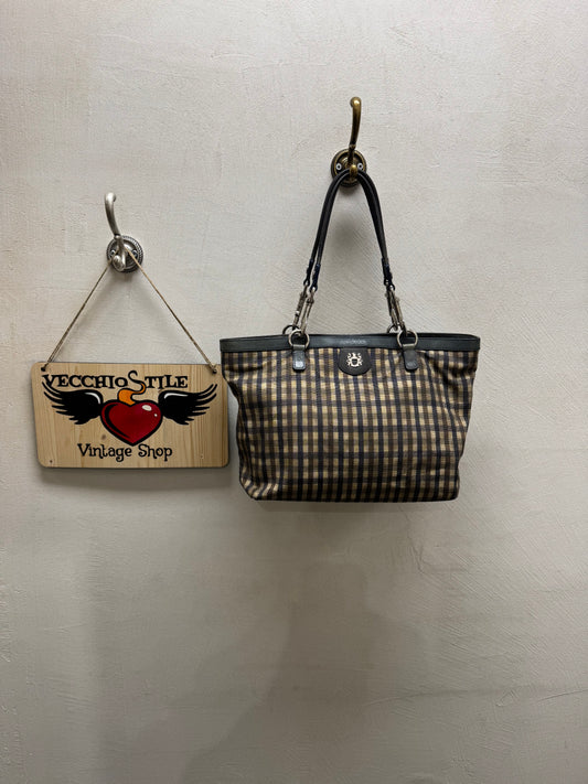 AQUASCUTUM OF LONDON