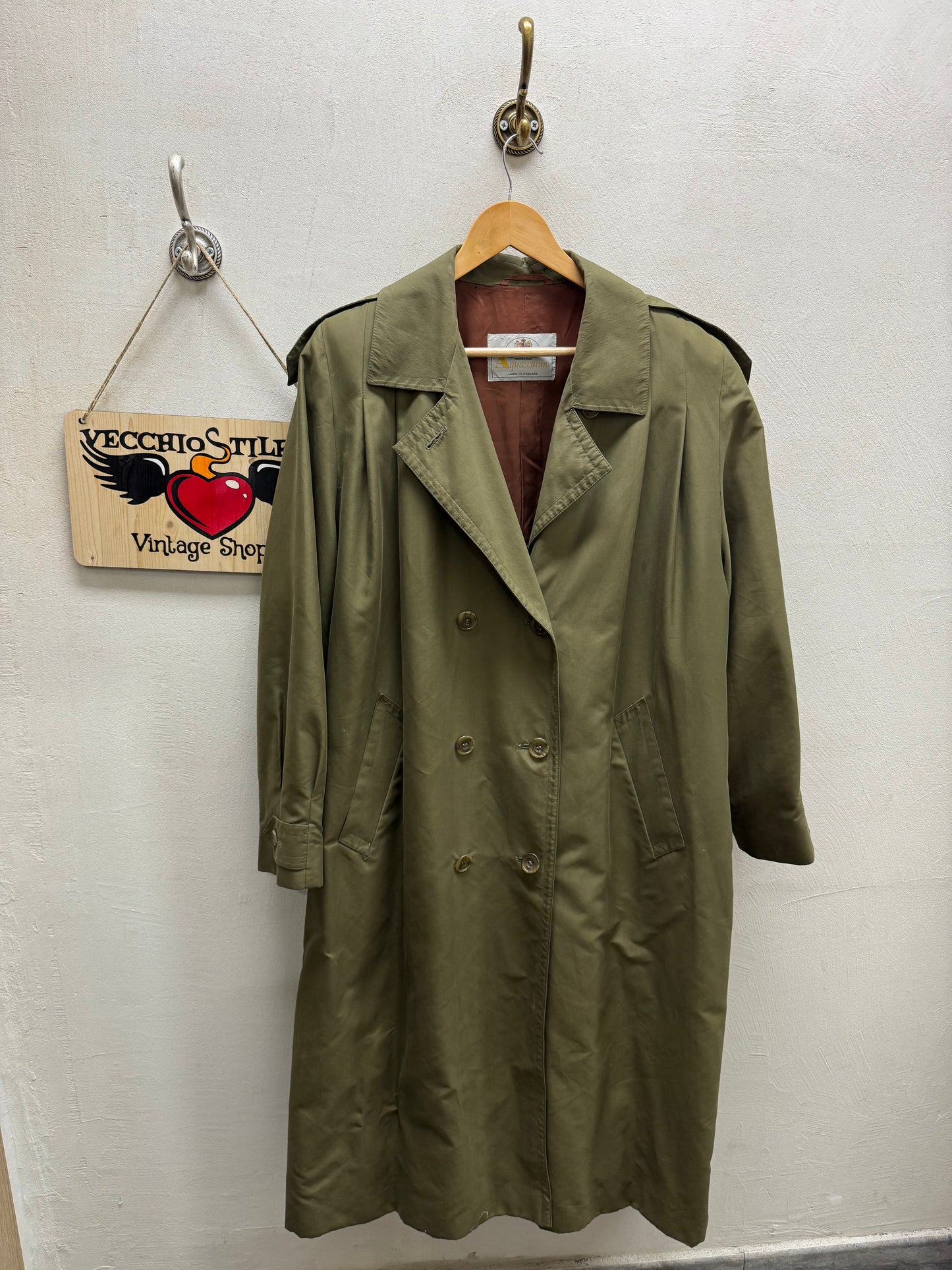 AQUASCUTUM OF LONDON