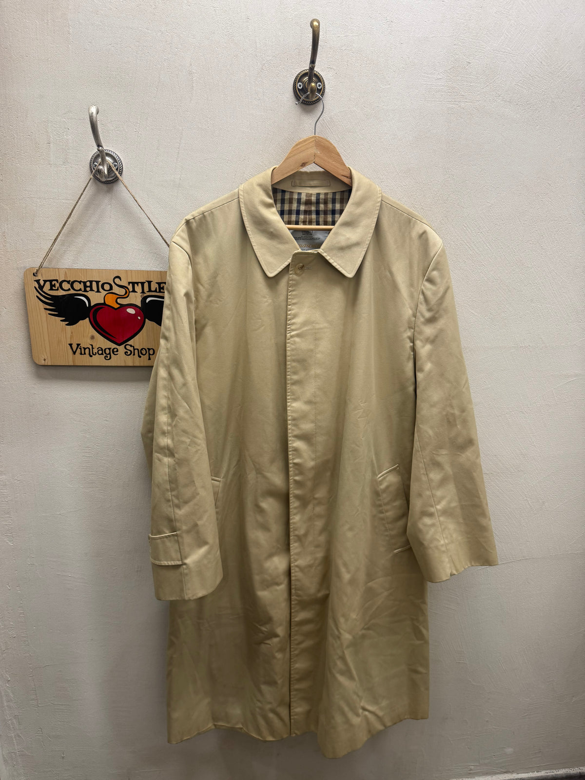 AQUASCUTUM OF LONDON