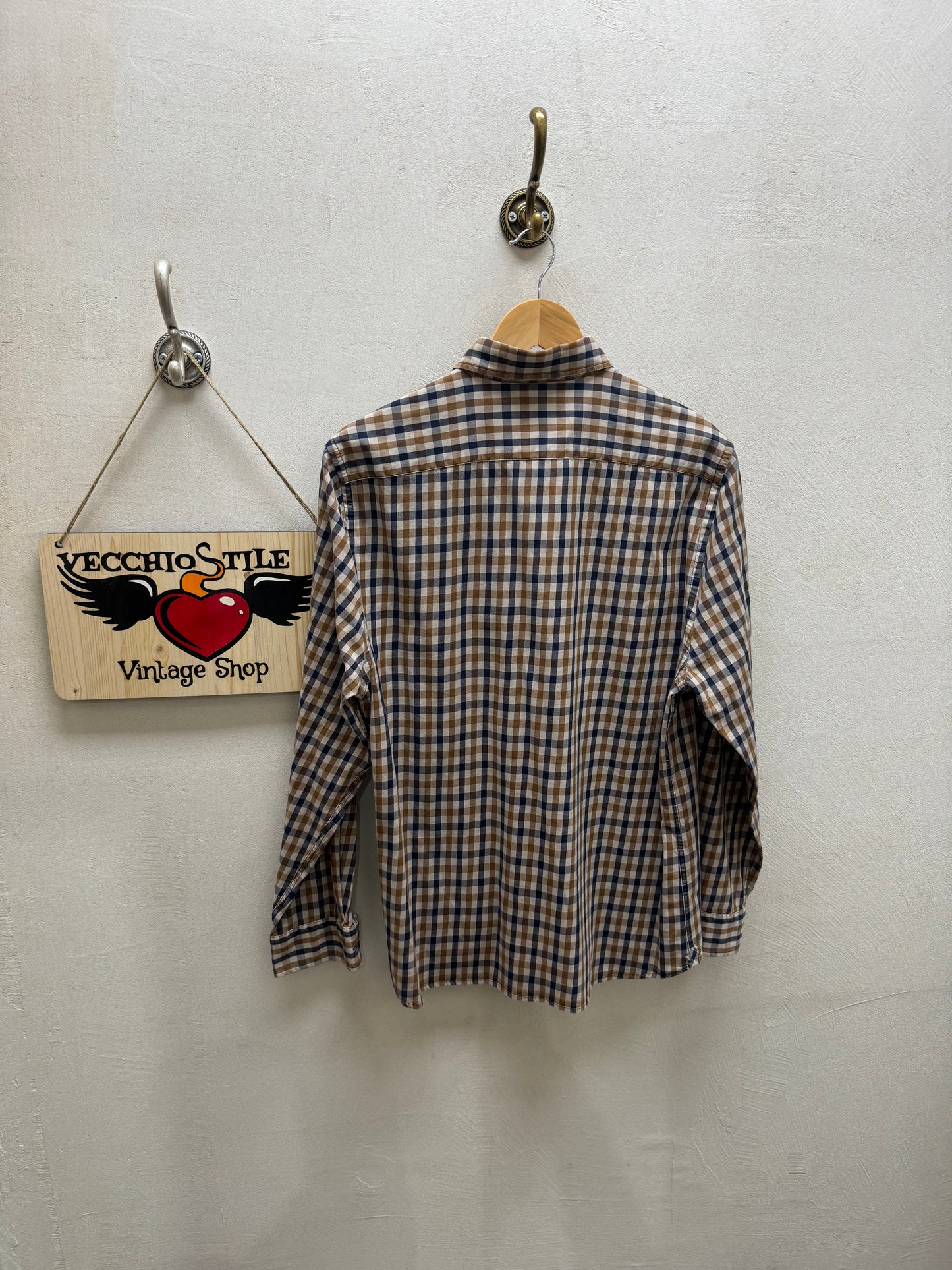 AQUASCUTUM OF LONDON