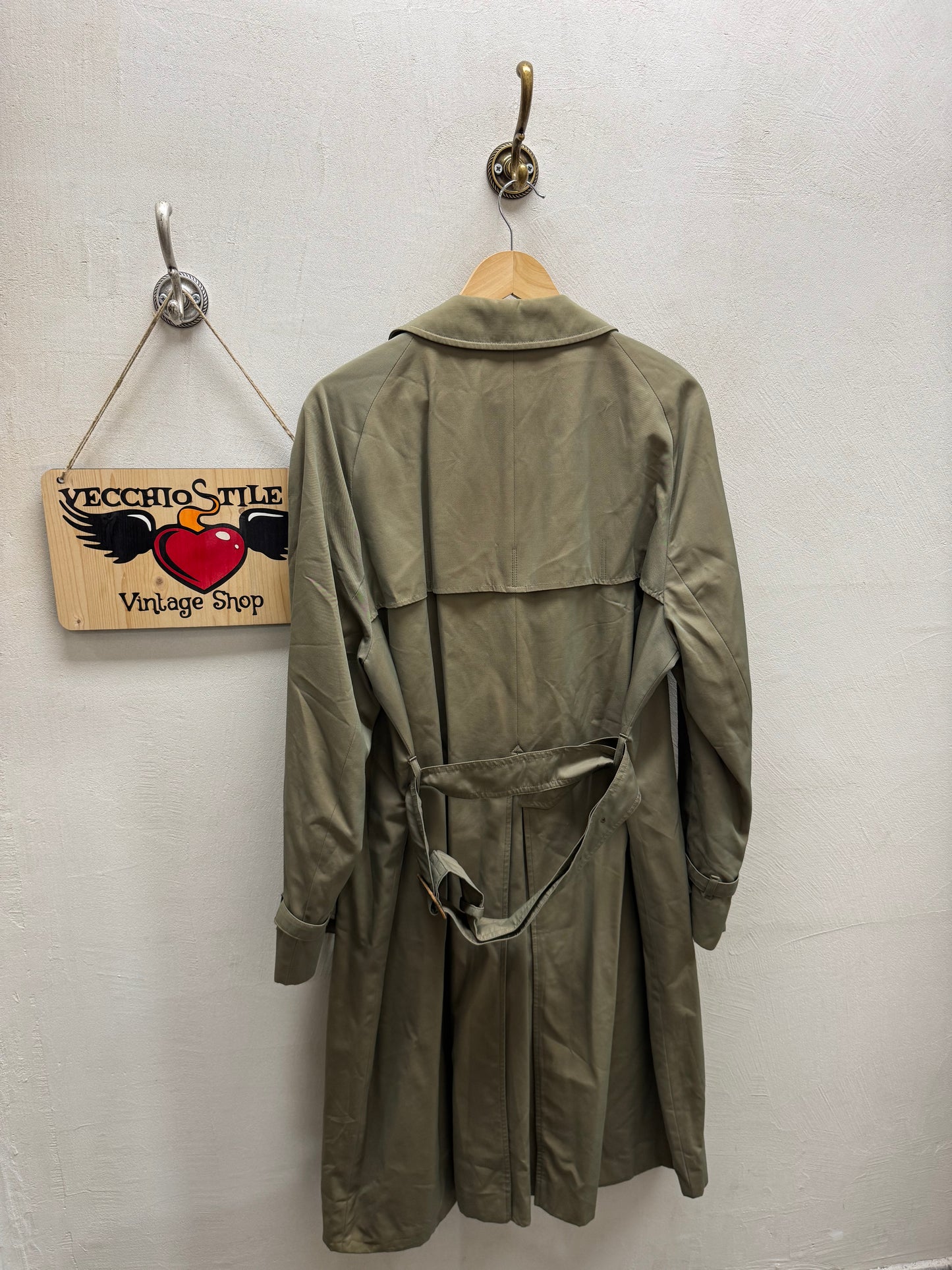 AQUASCUTUM OF LONDON