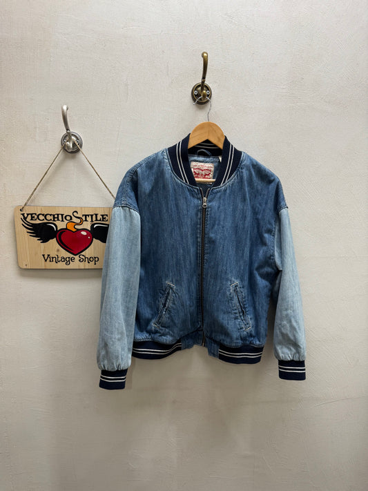 LEVI’S