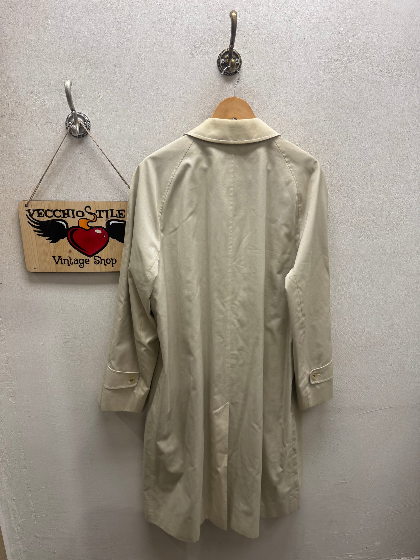AQUASCUTUM OF LONDON