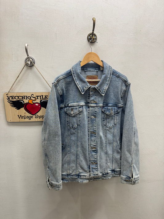 LEVI’S