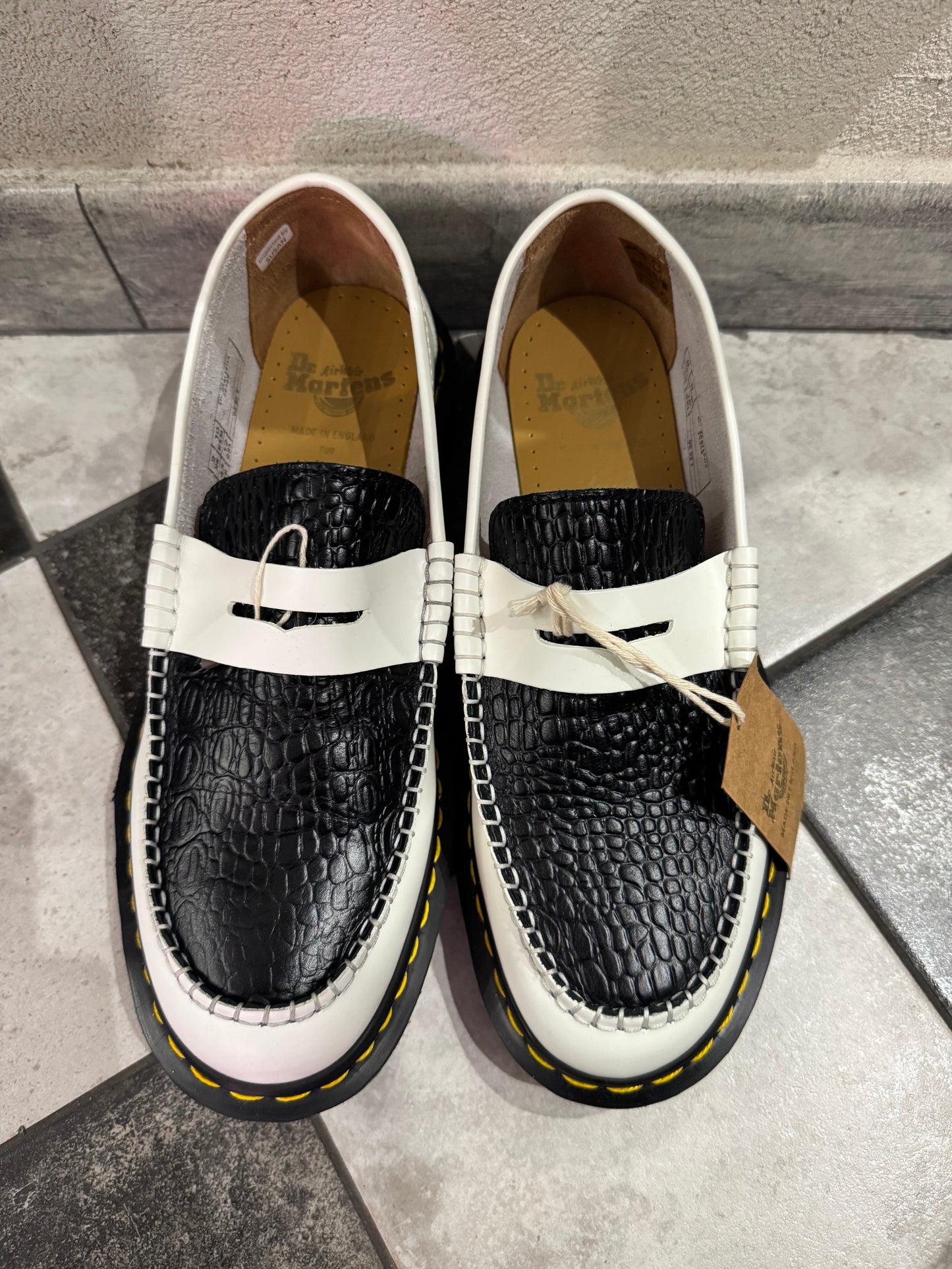 DR MARTENS 24359 x STUSSY