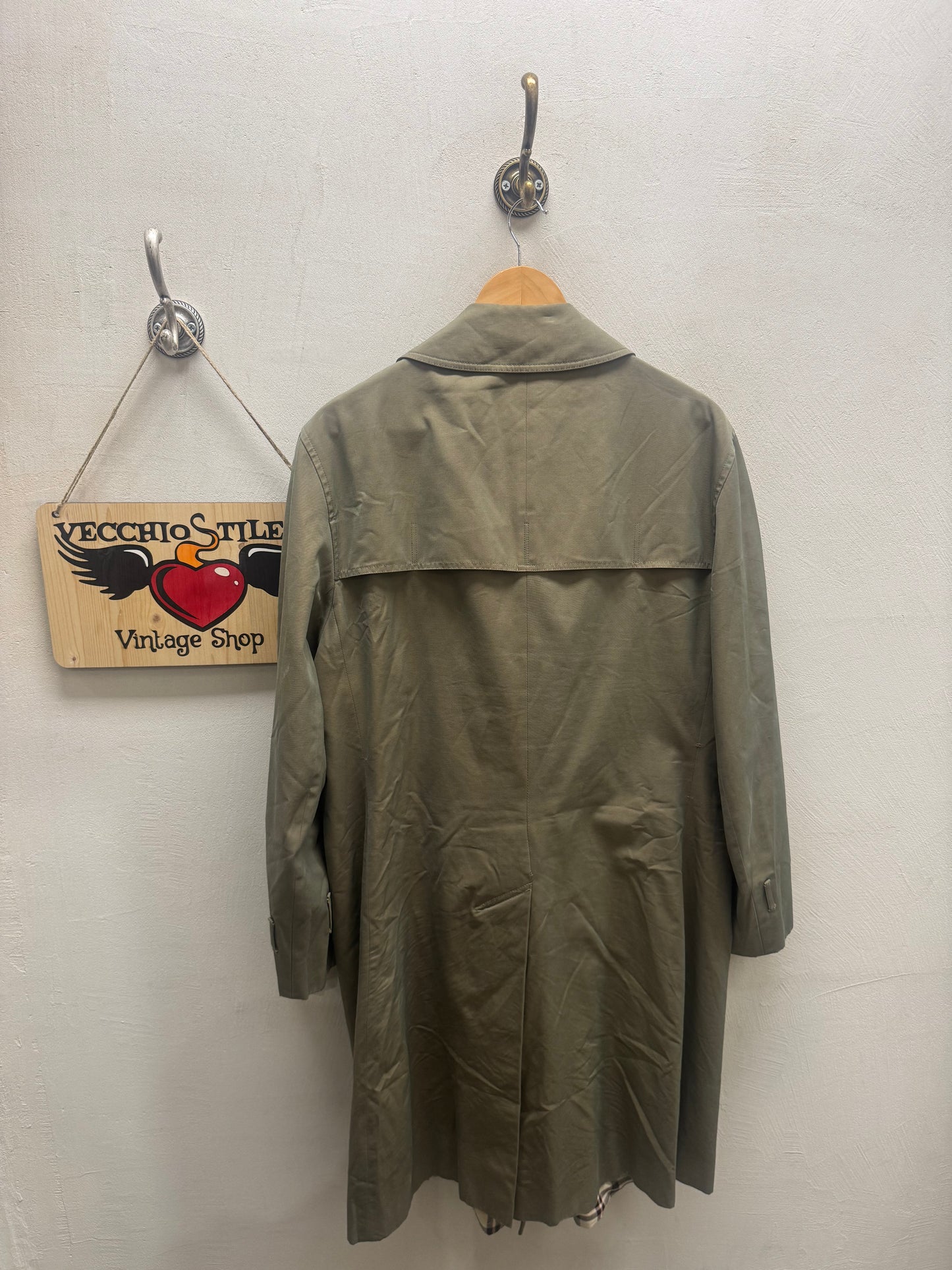 AQUASCUTUM OF LONDON
