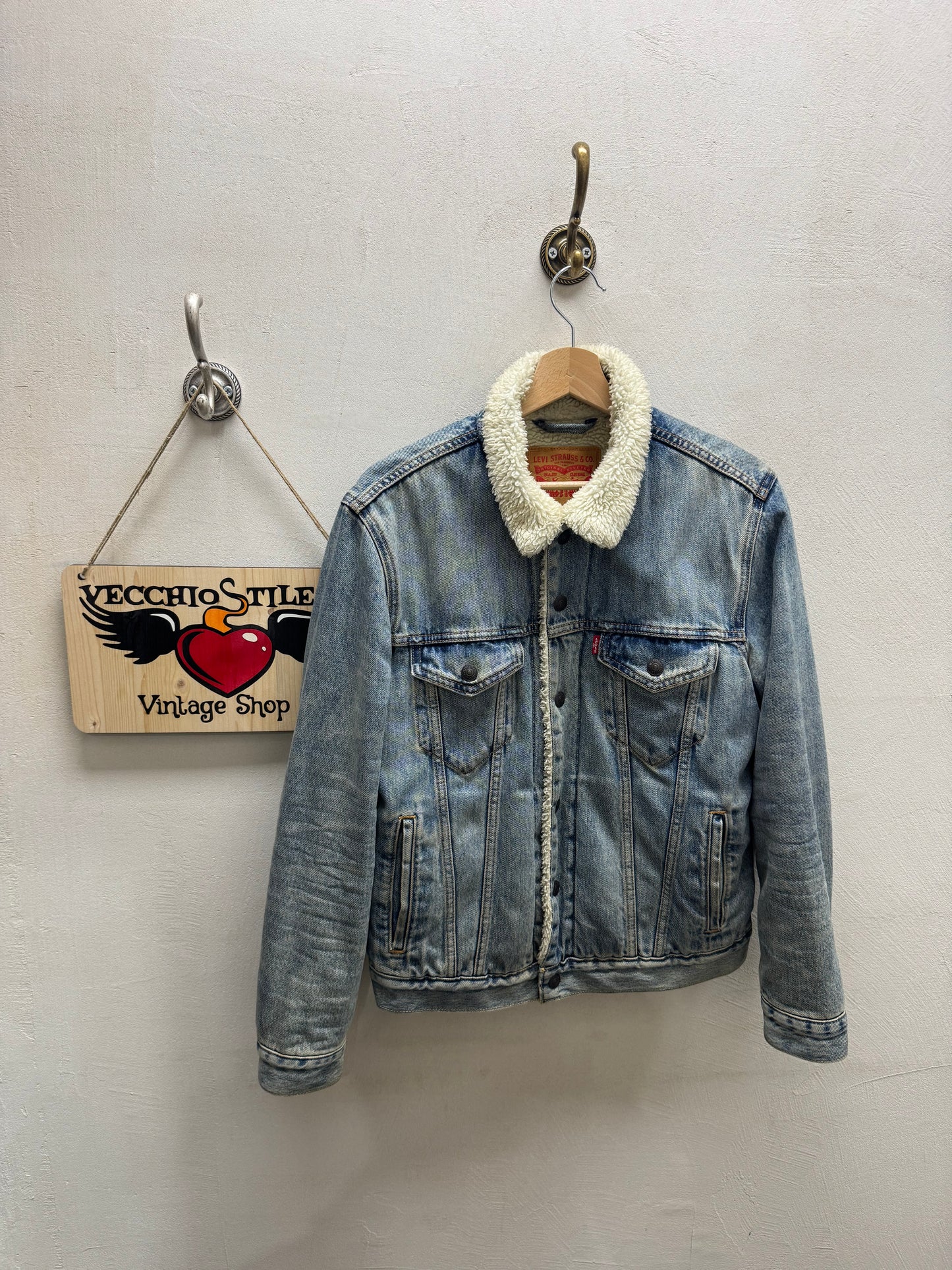 LEVI’S