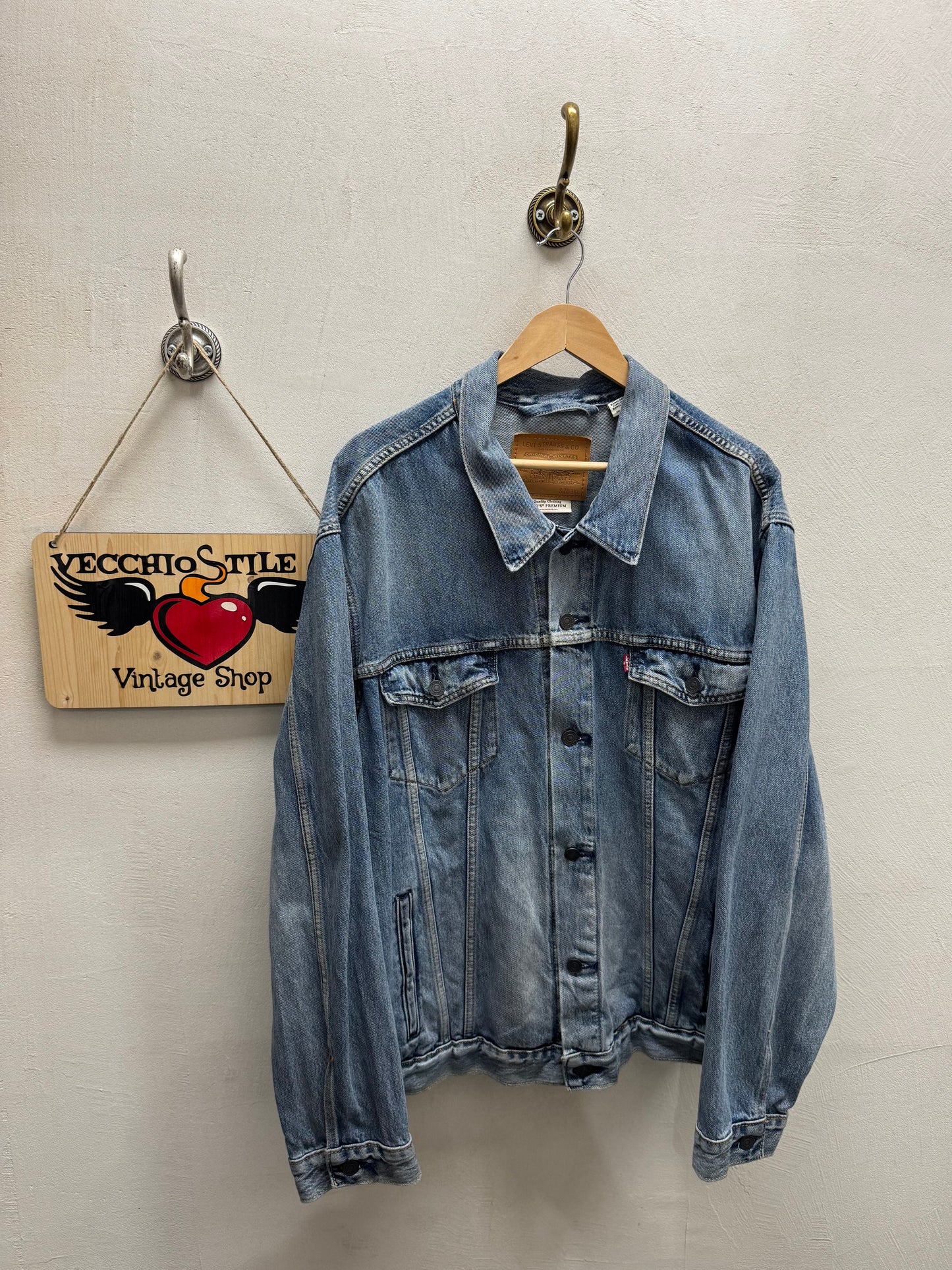 LEVI’S