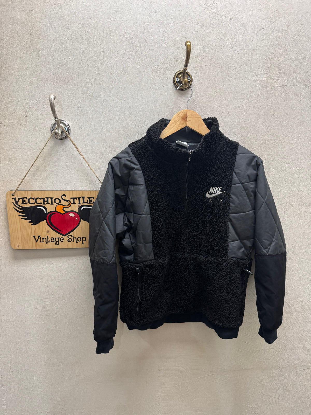 NIKE