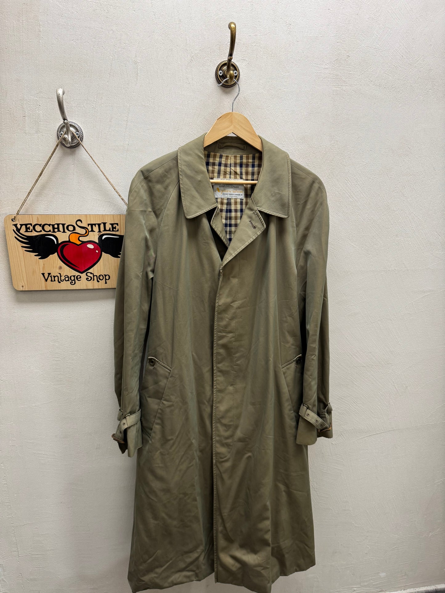 AQUASCUTUM OF LONDON