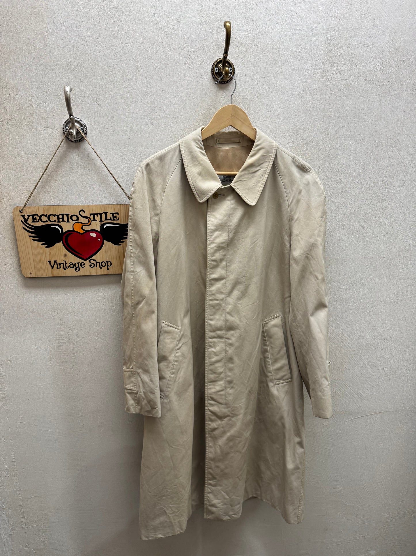 AQUASCUTUM OF LONDON