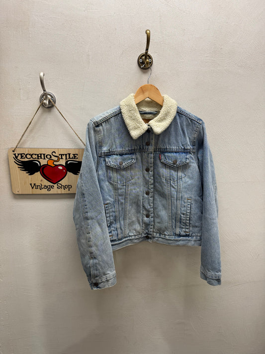 LEVI’S