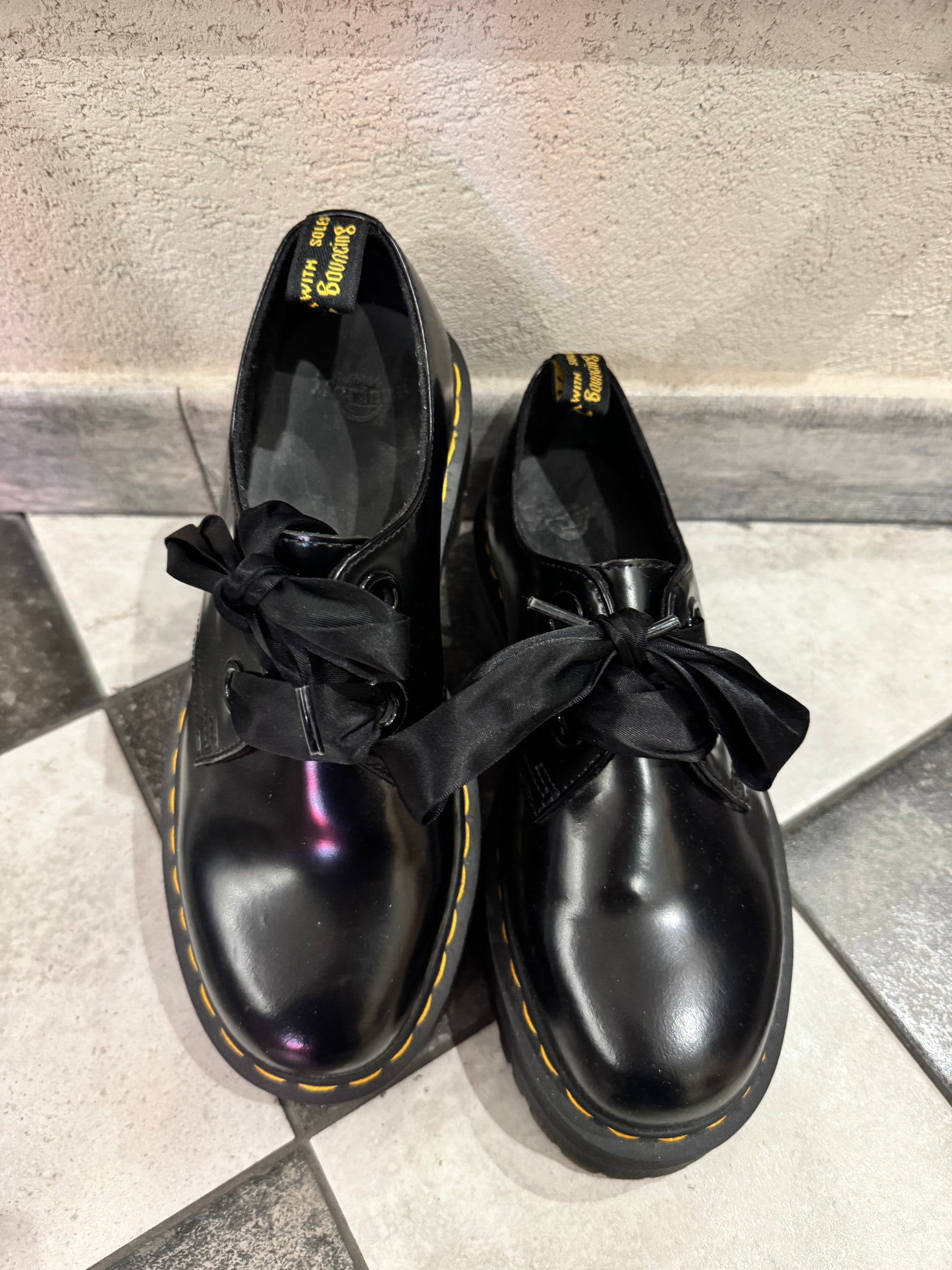 DR MARTENS HOLLY