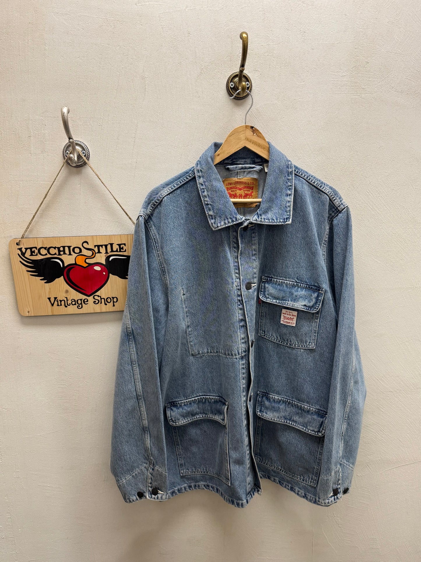 LEVI’S WORKER