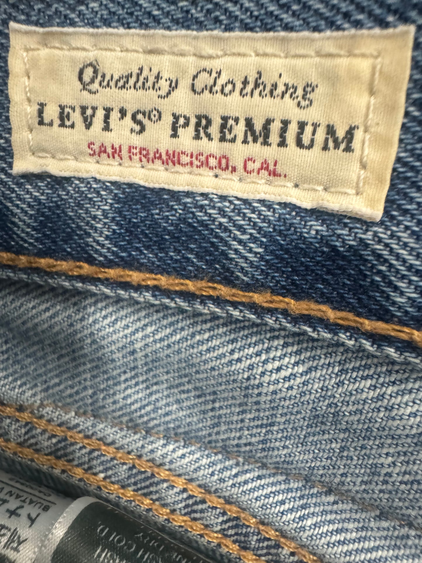 LEVI’S STAY LOOSE