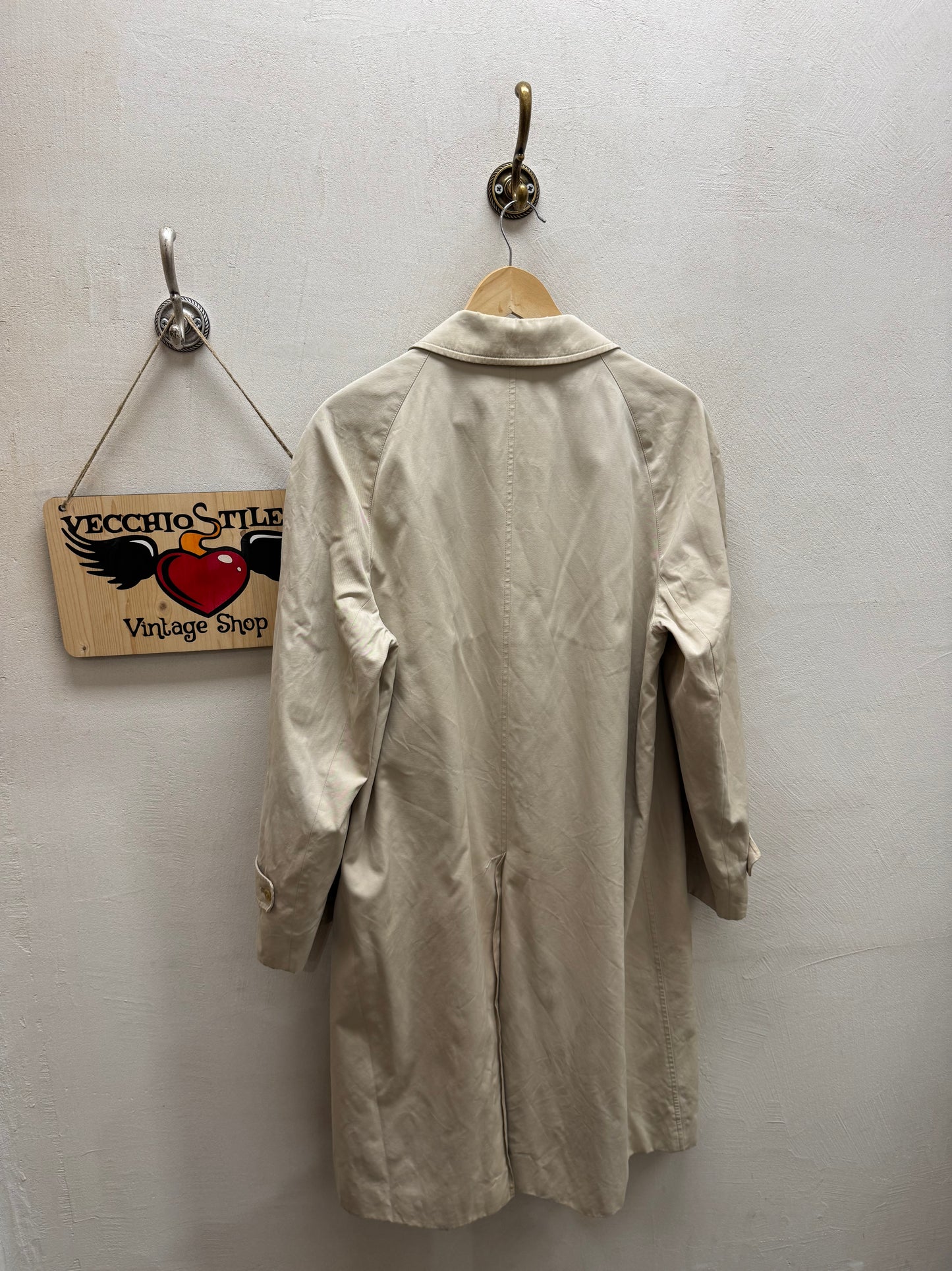 AQUASCUTUM OF LONDON