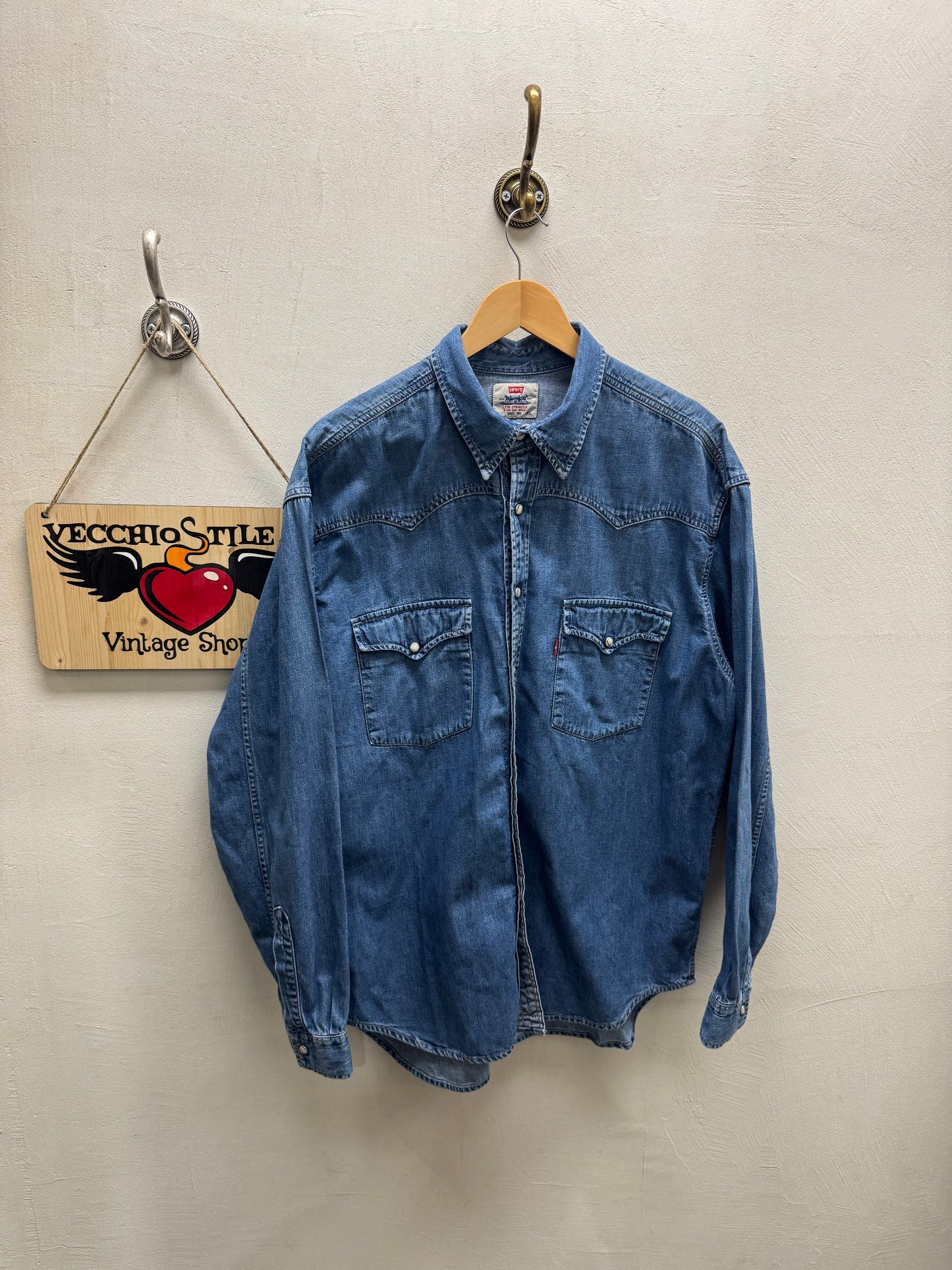 LEVI’S