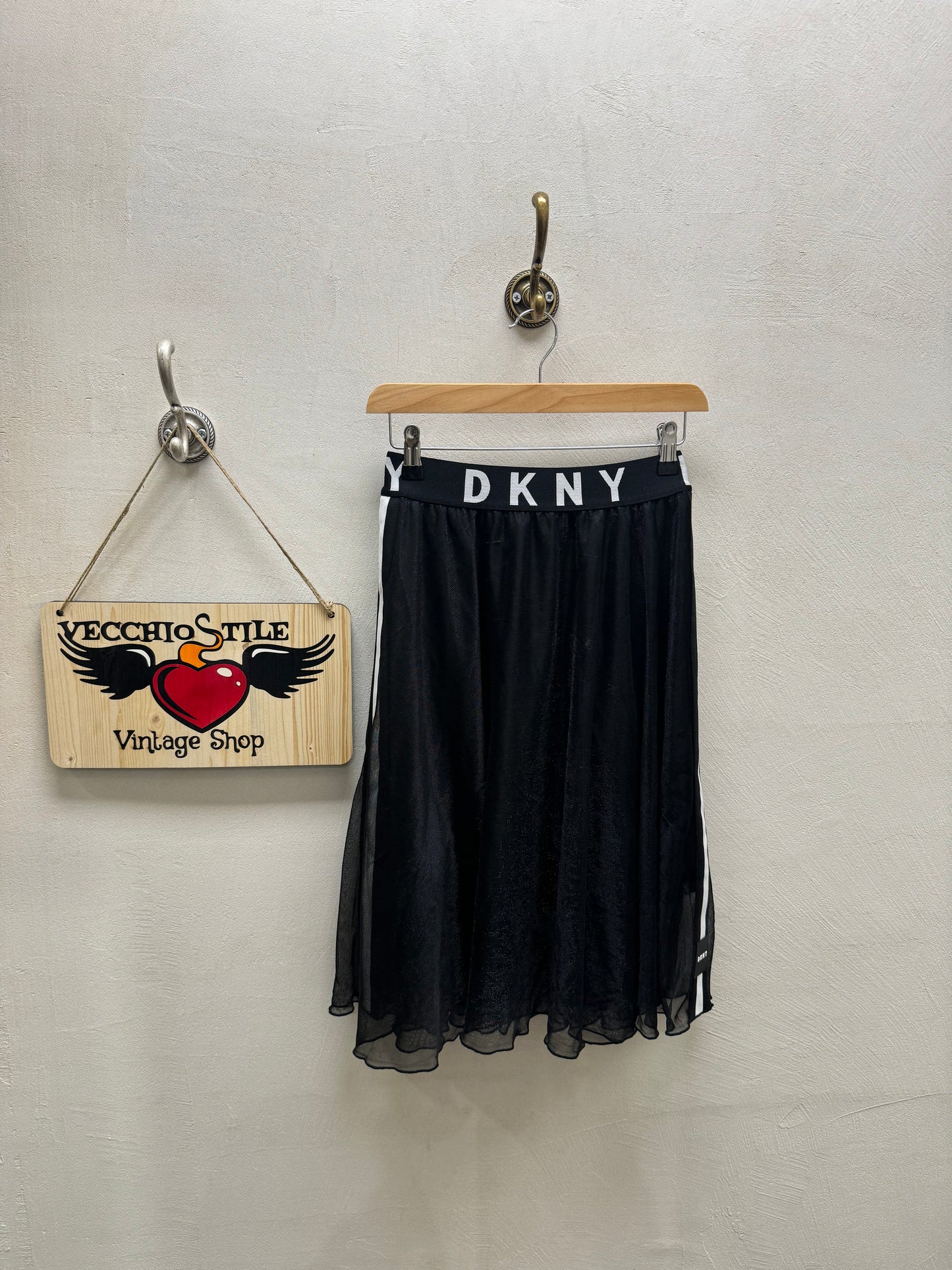 DKNY