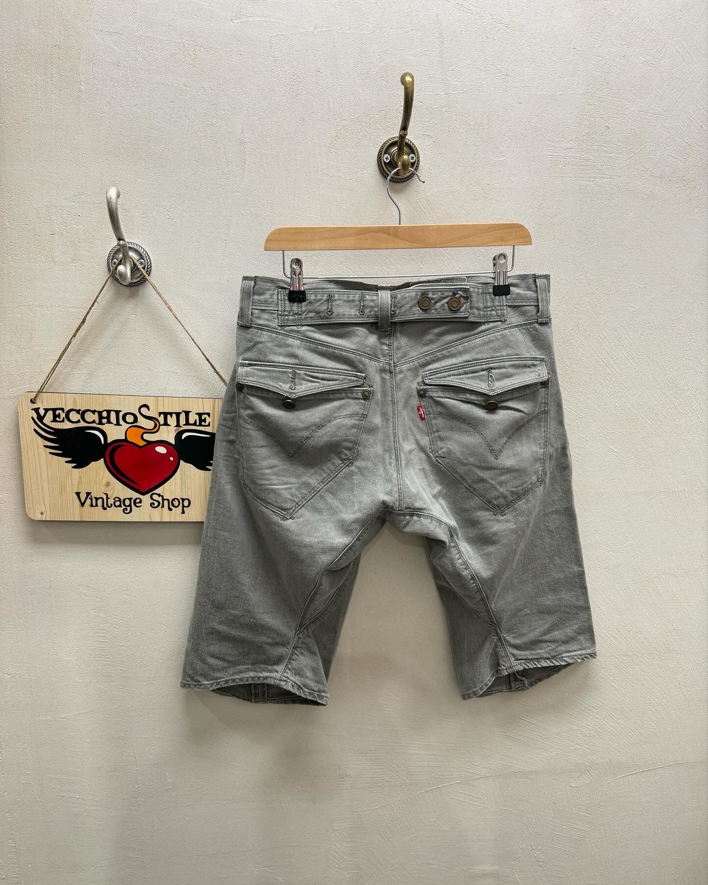 LEVI’S
