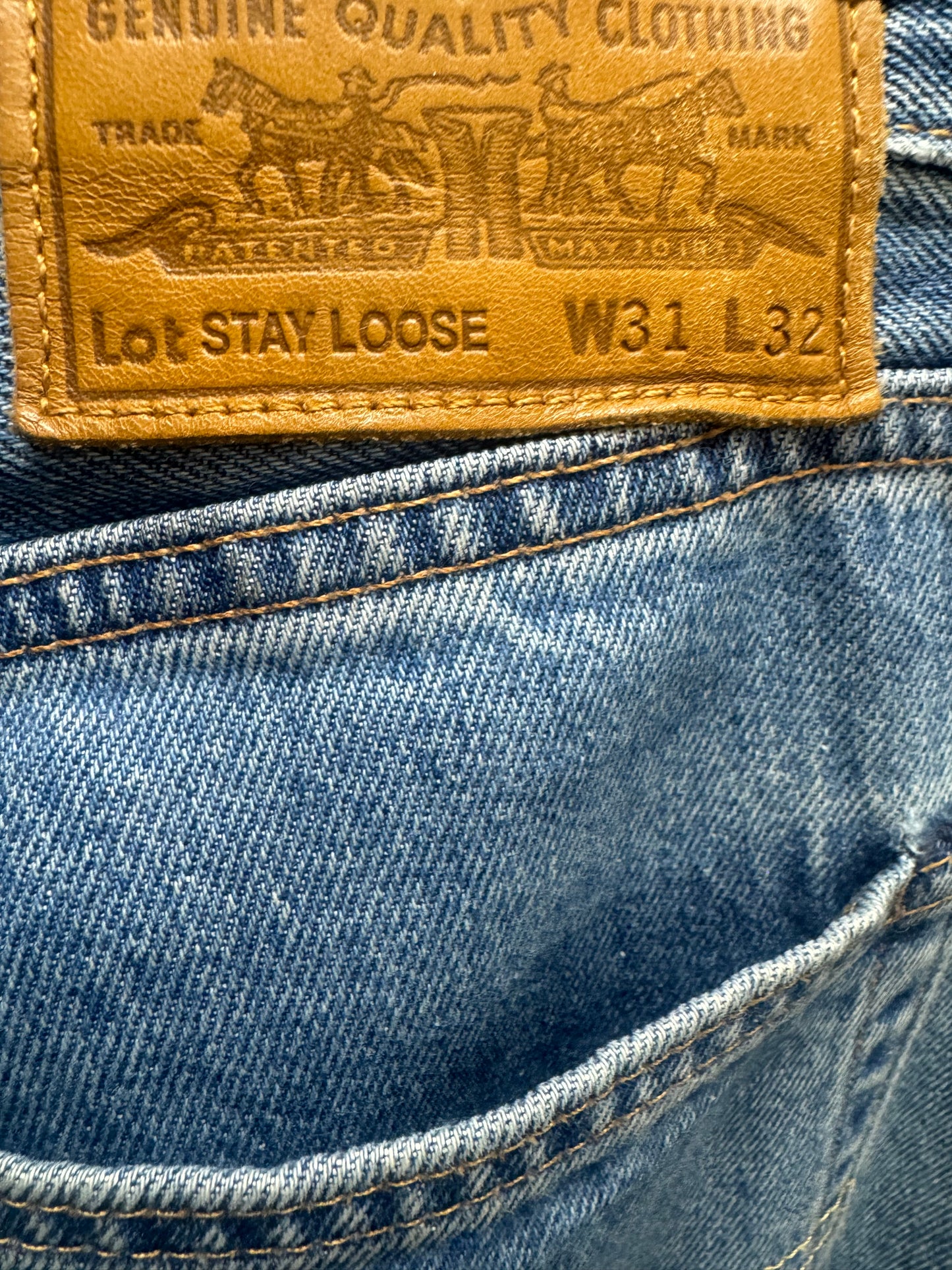 LEVI’S STAY LOOSE