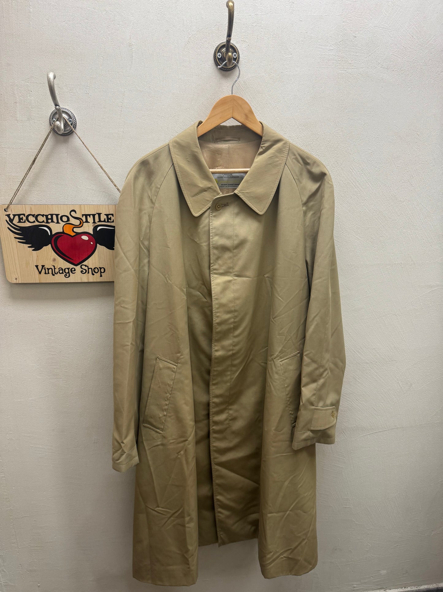 AQUASCUTUM OF LONDON