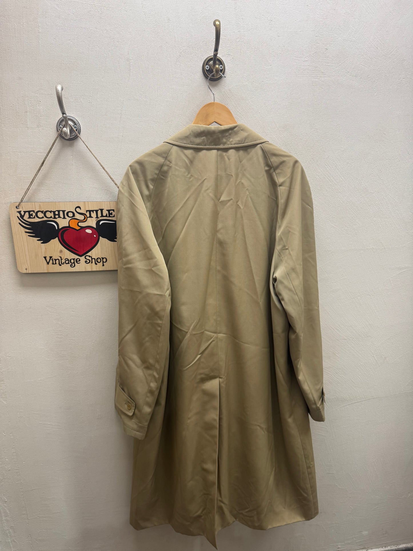 AQUASCUTUM OF LONDON