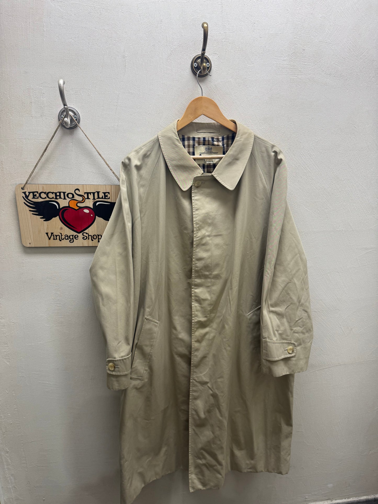 AQUASCUTUM OF LONDON