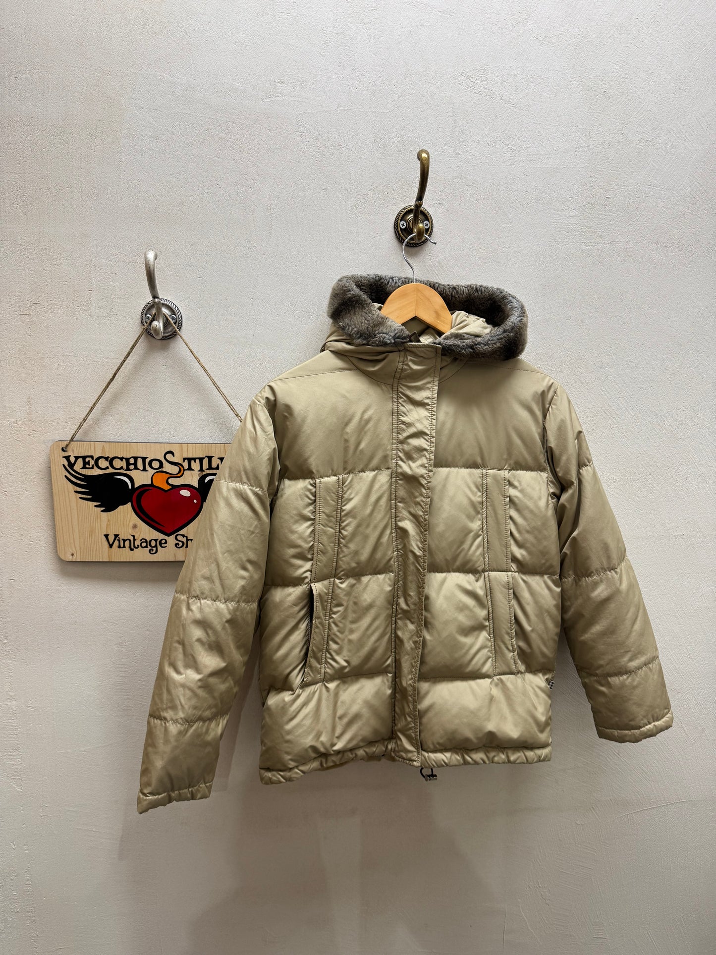 AQUASCUTUM OF LONDON