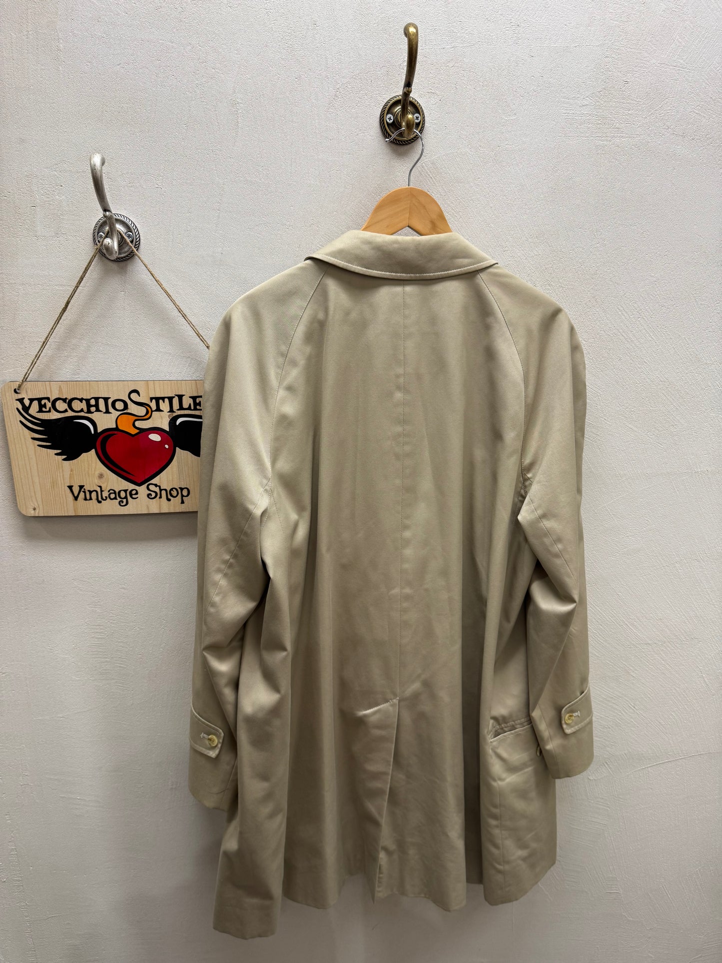 AQUASCUTUM OF LONDON