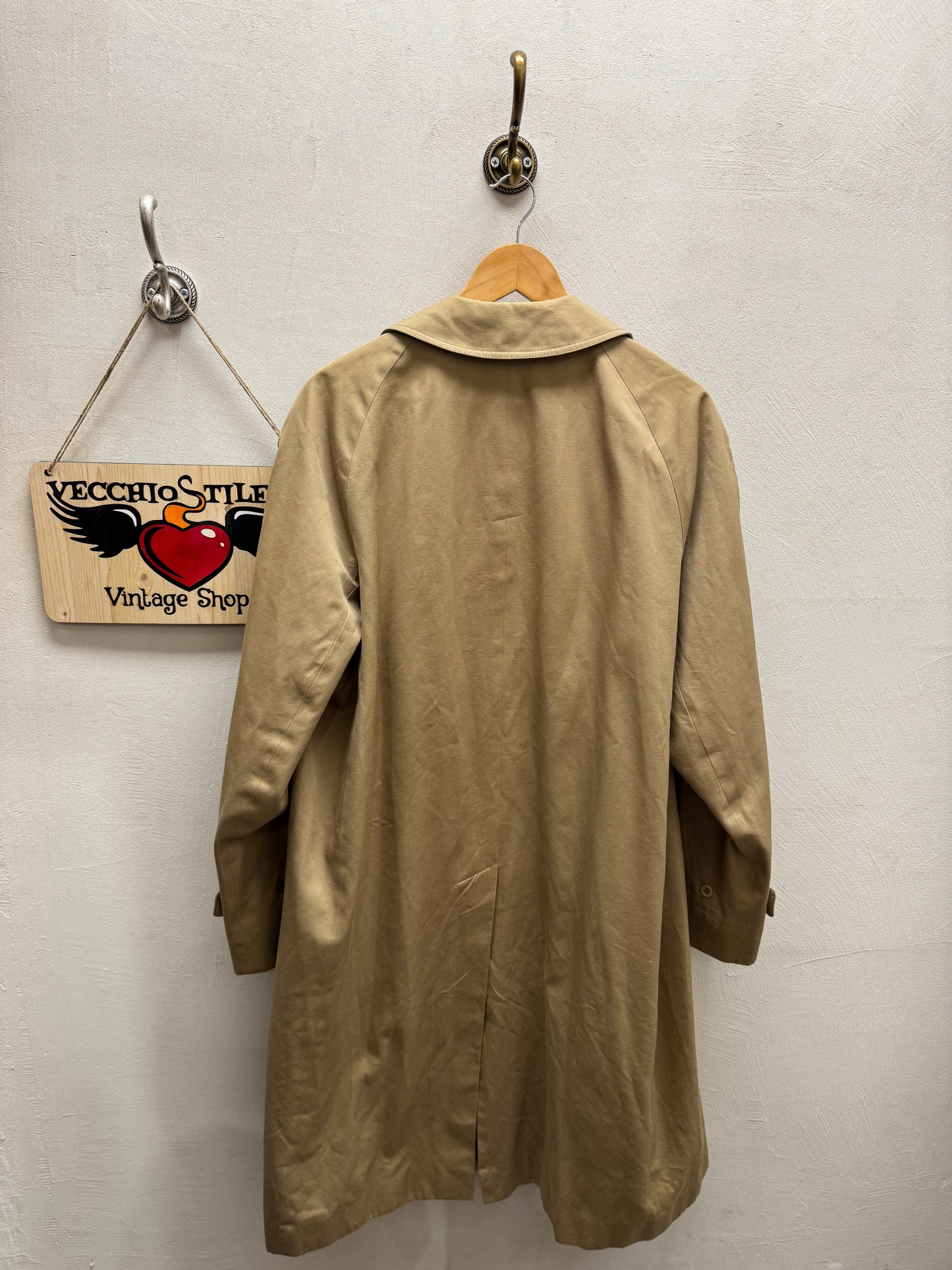 AQUASCUTUM OF LONDON