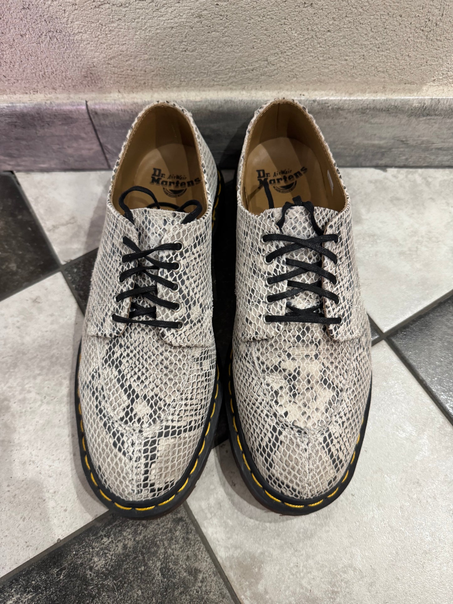DR MARTENS 2046